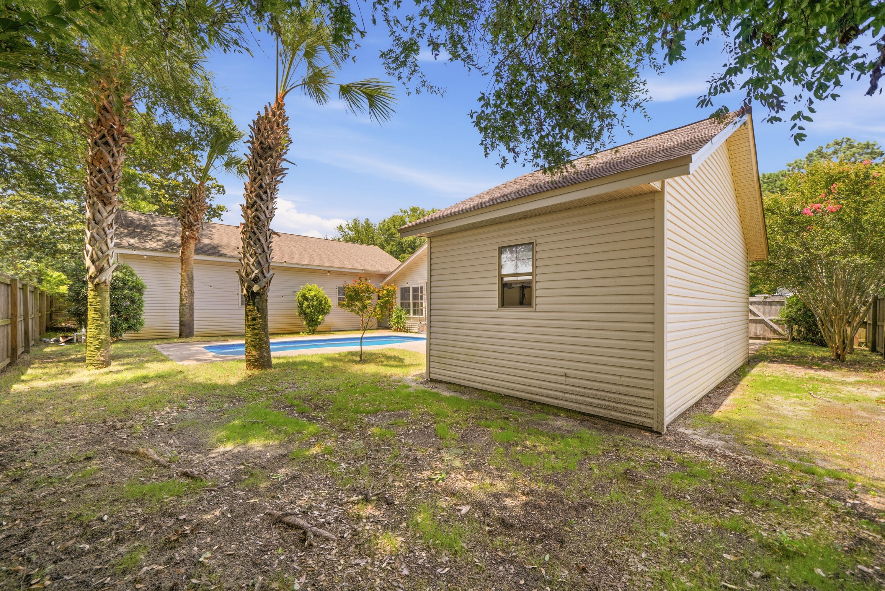 PINEWOOD ESTATES 2 - Residential Lease