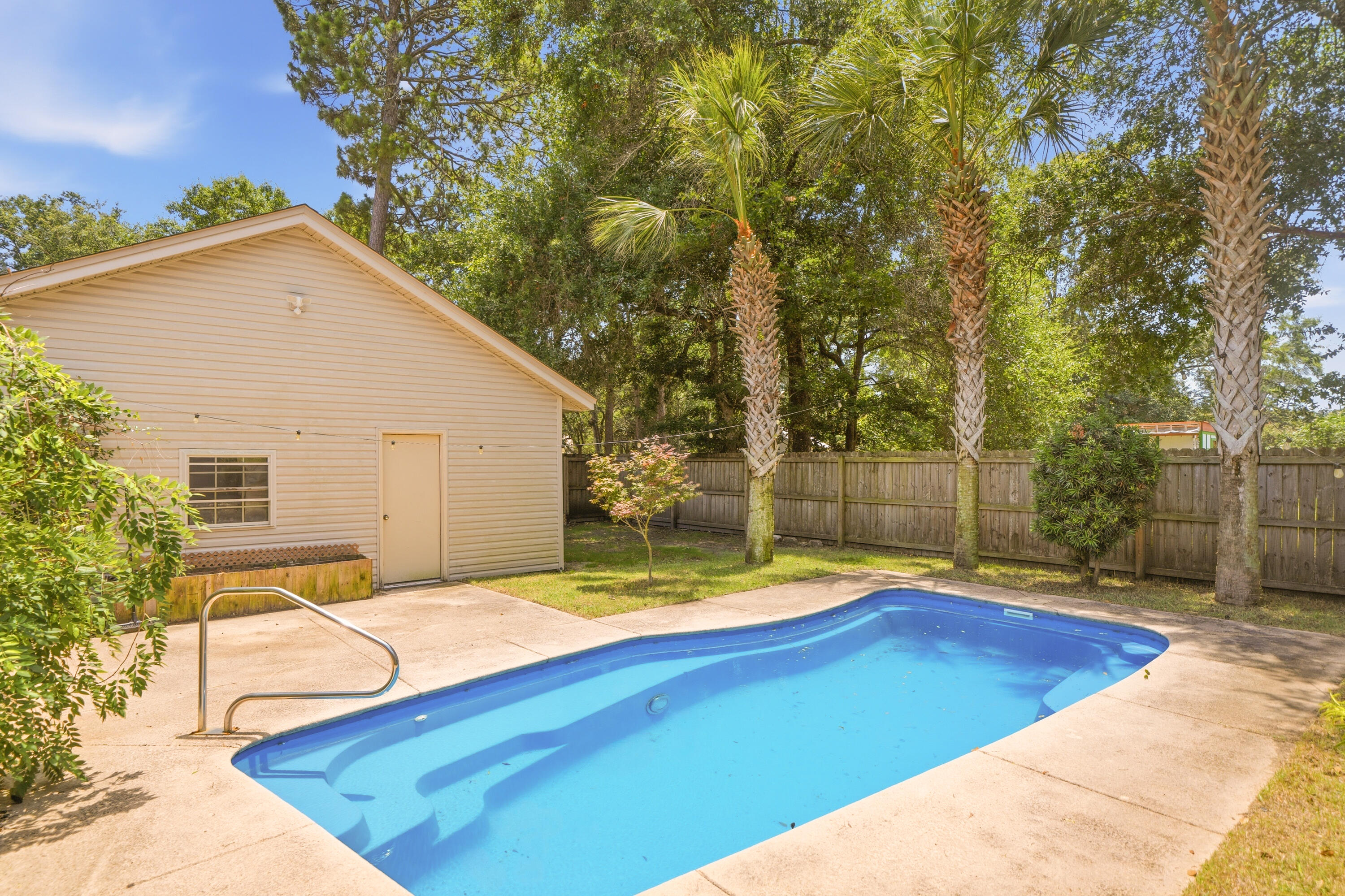 PINEWOOD ESTATES 2 - Residential Lease