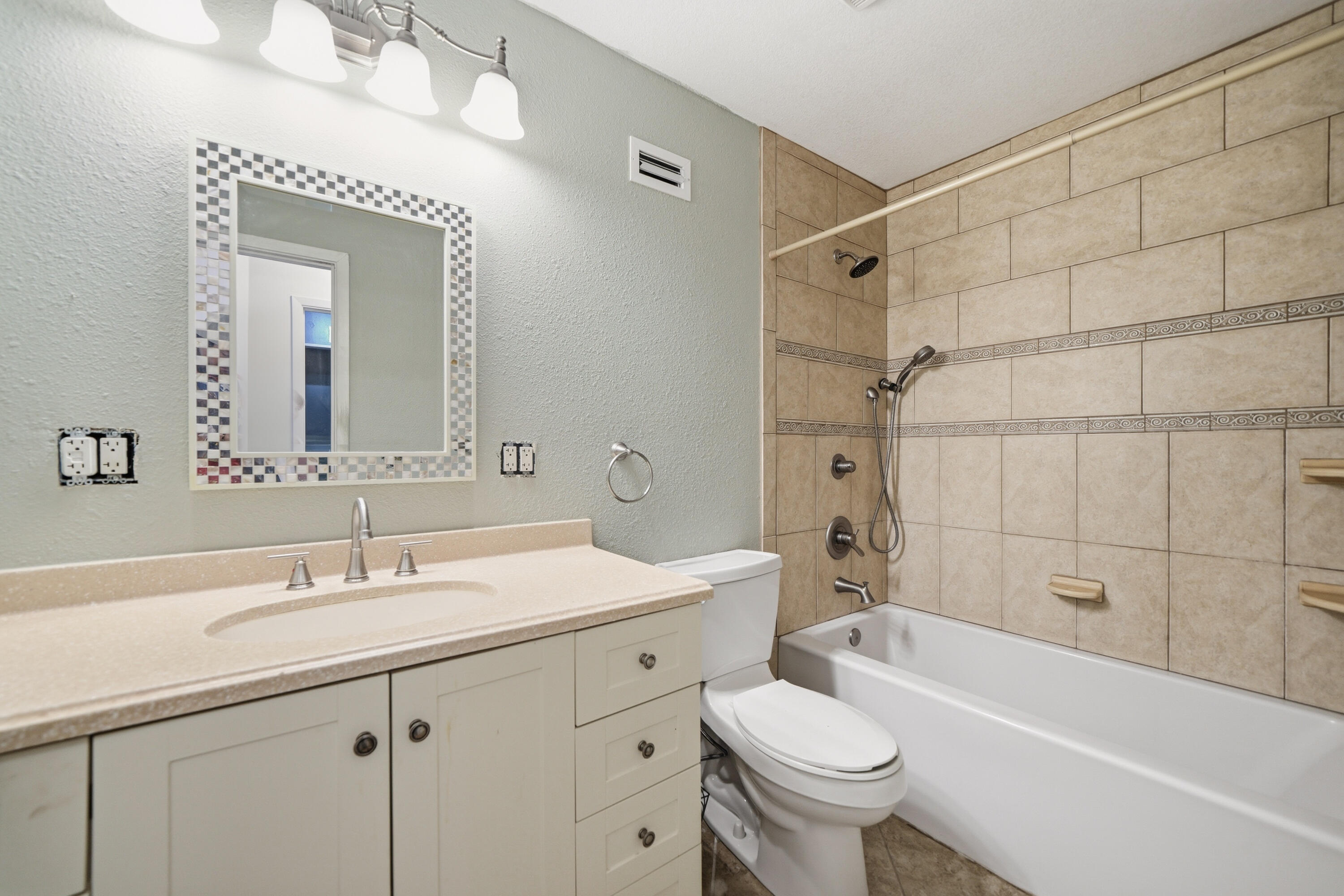PINEWOOD ESTATES 2 - Residential Lease