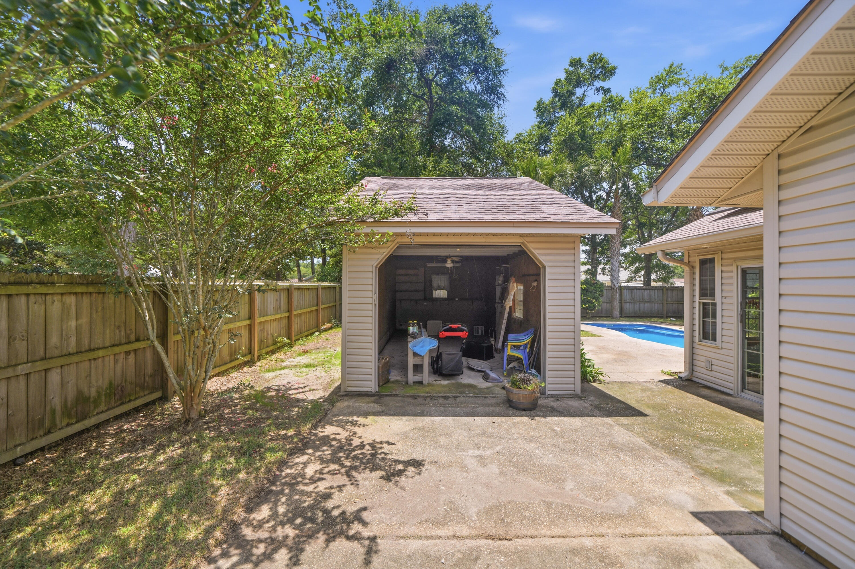 PINEWOOD ESTATES 2 - Residential Lease