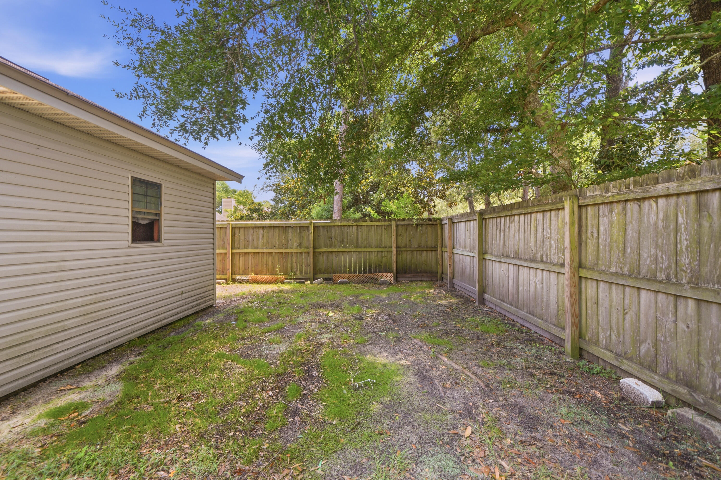 PINEWOOD ESTATES 2 - Residential Lease