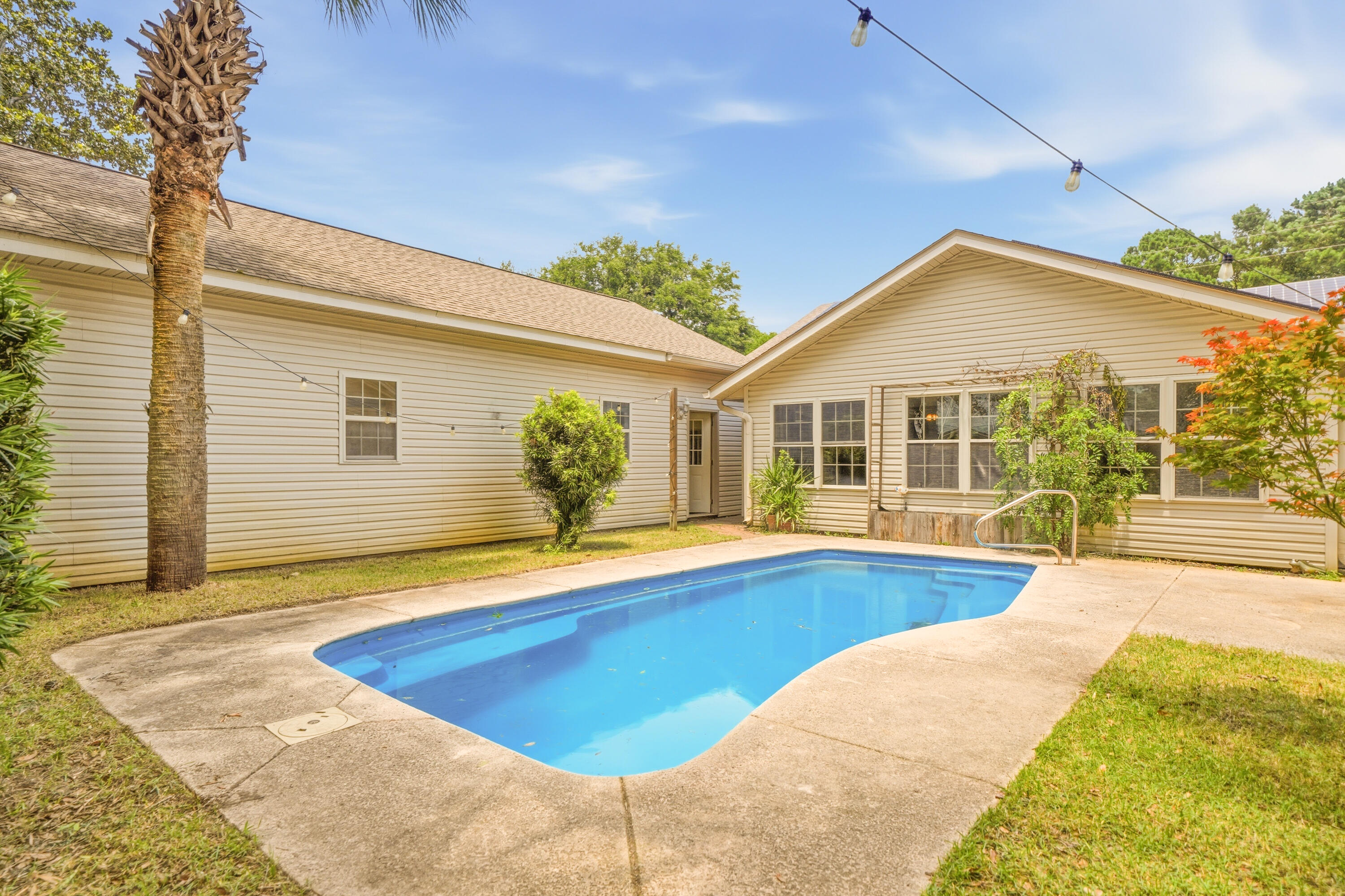 PINEWOOD ESTATES 2 - Residential Lease