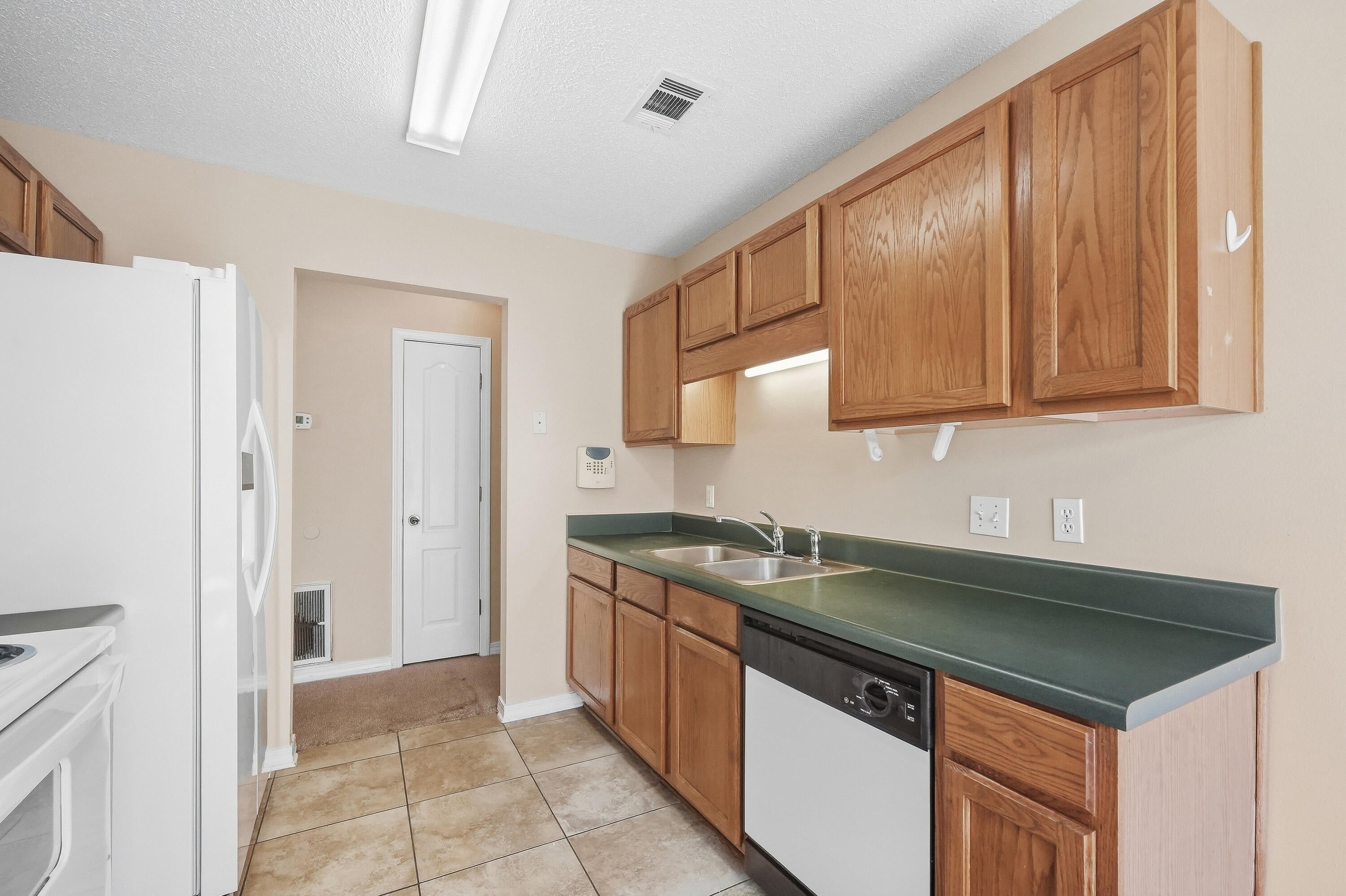 OLD TOWN PH 1 - Residential Lease