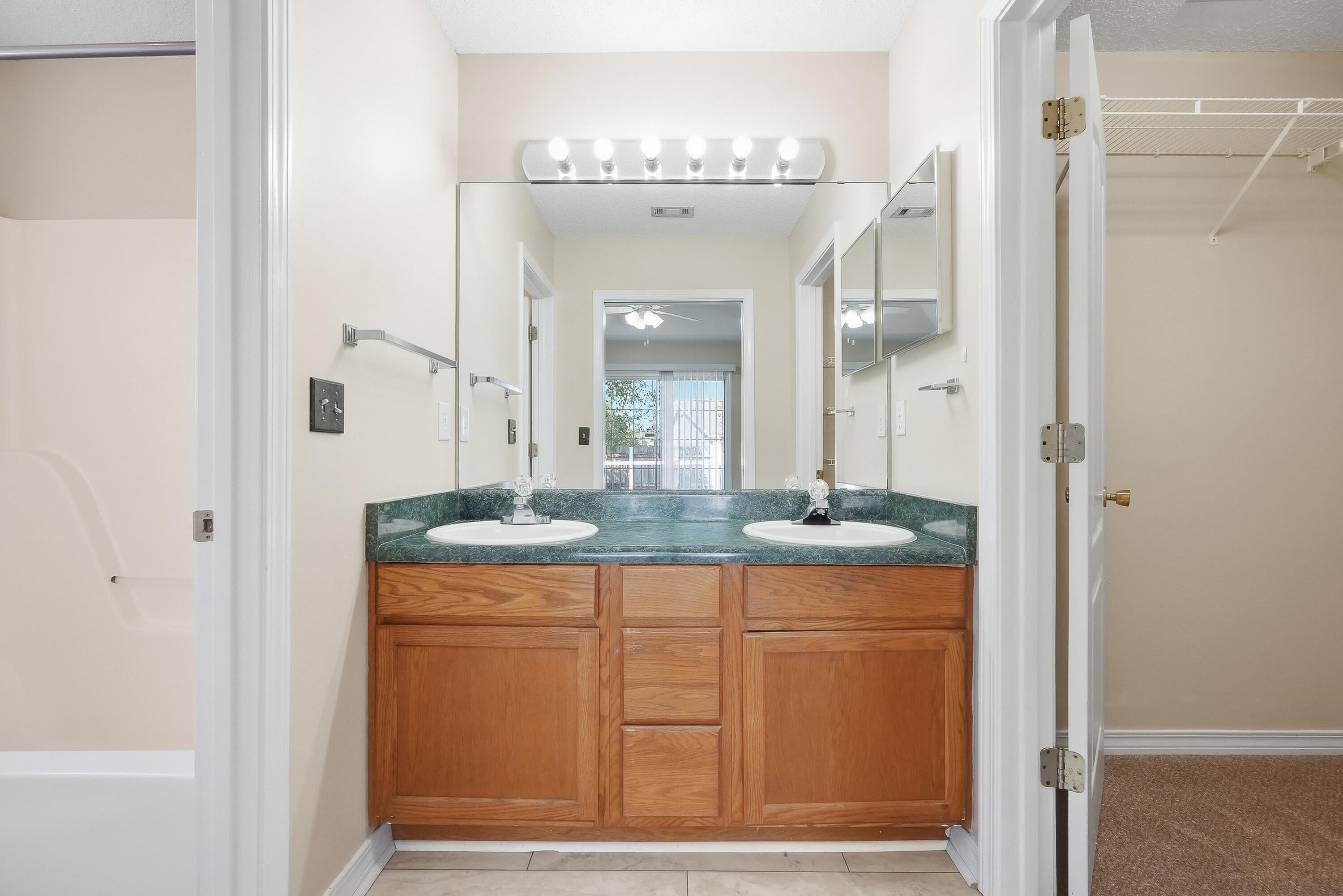 OLD TOWN PH 1 - Residential Lease