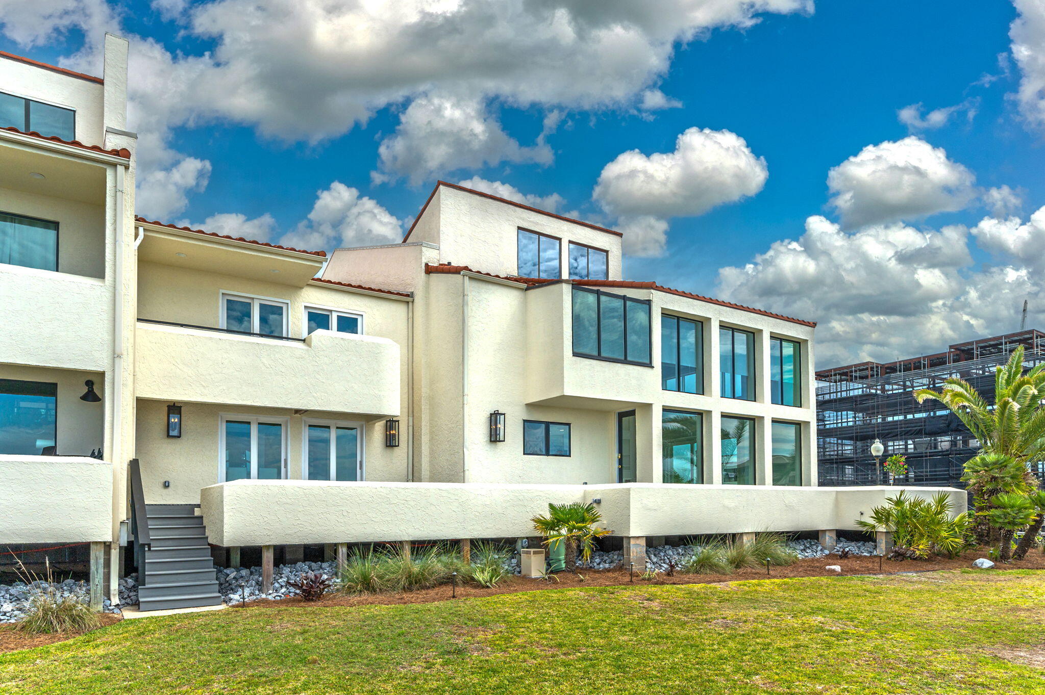PORT ROYAL CONDOMINIUM - Residential