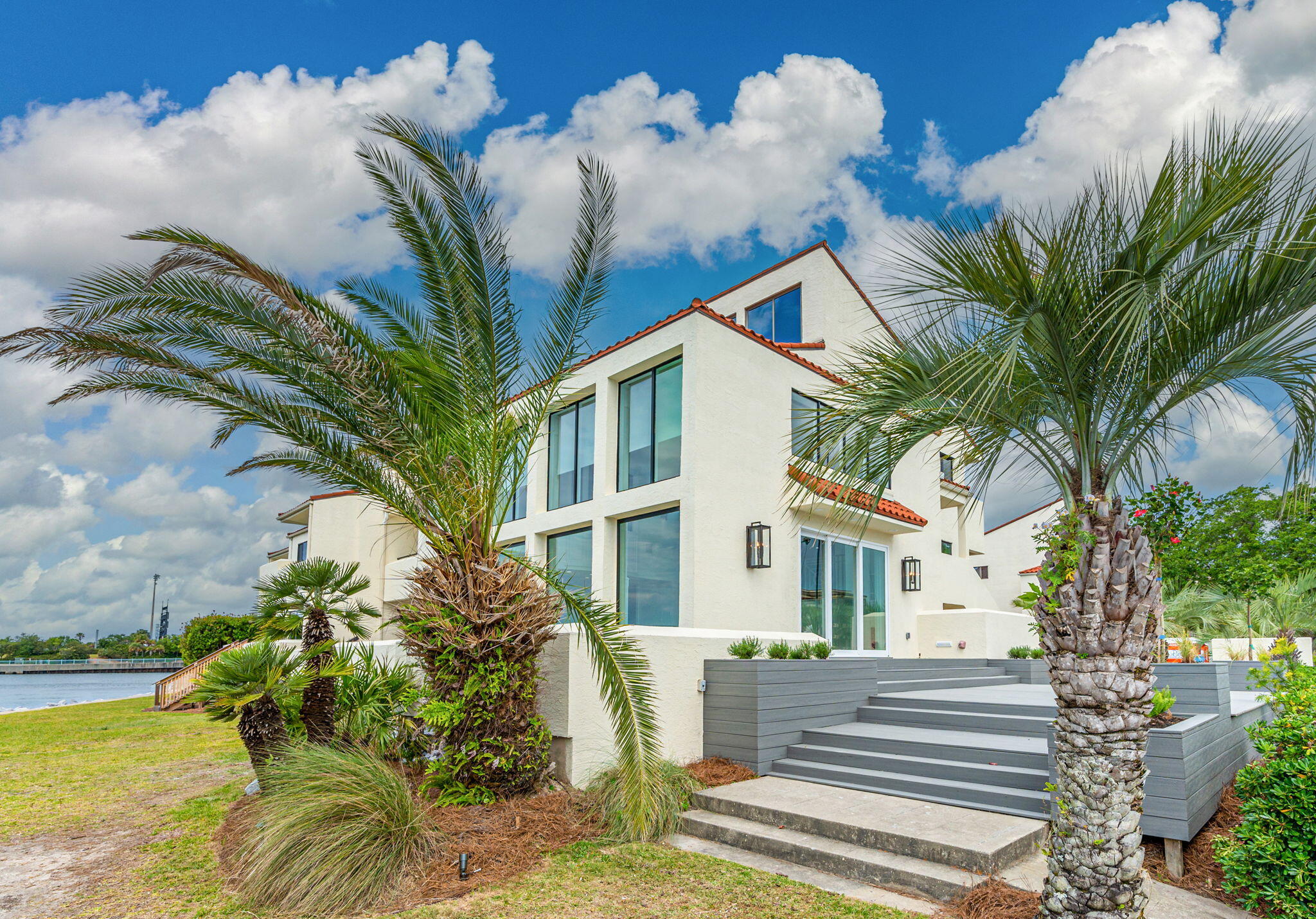 PORT ROYAL CONDOMINIUM - Residential