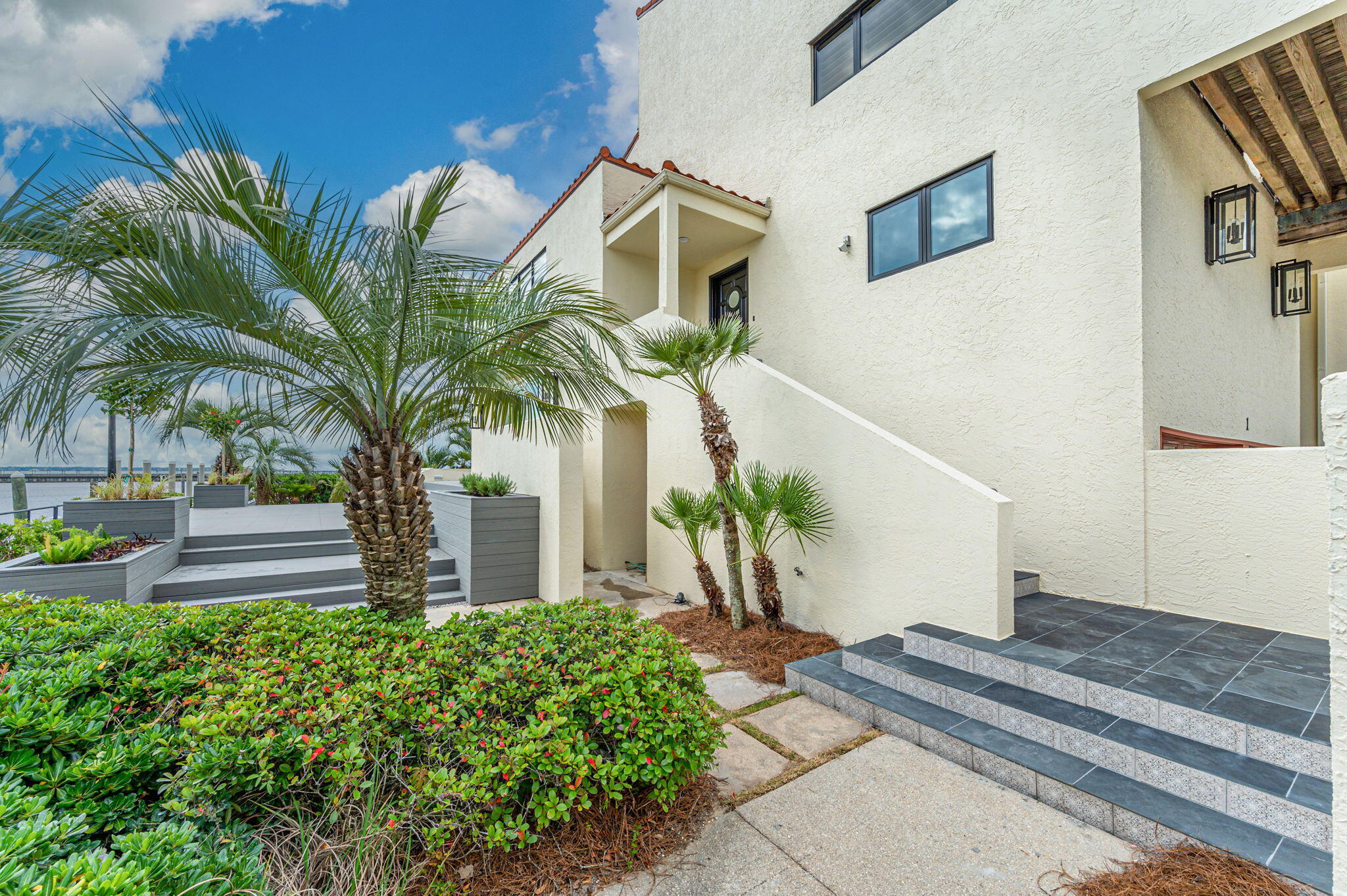 PORT ROYAL CONDOMINIUM - Residential
