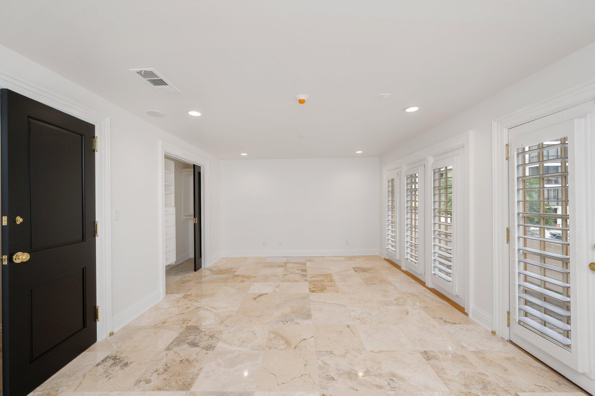 PORT ROYAL CONDOMINIUM - Residential