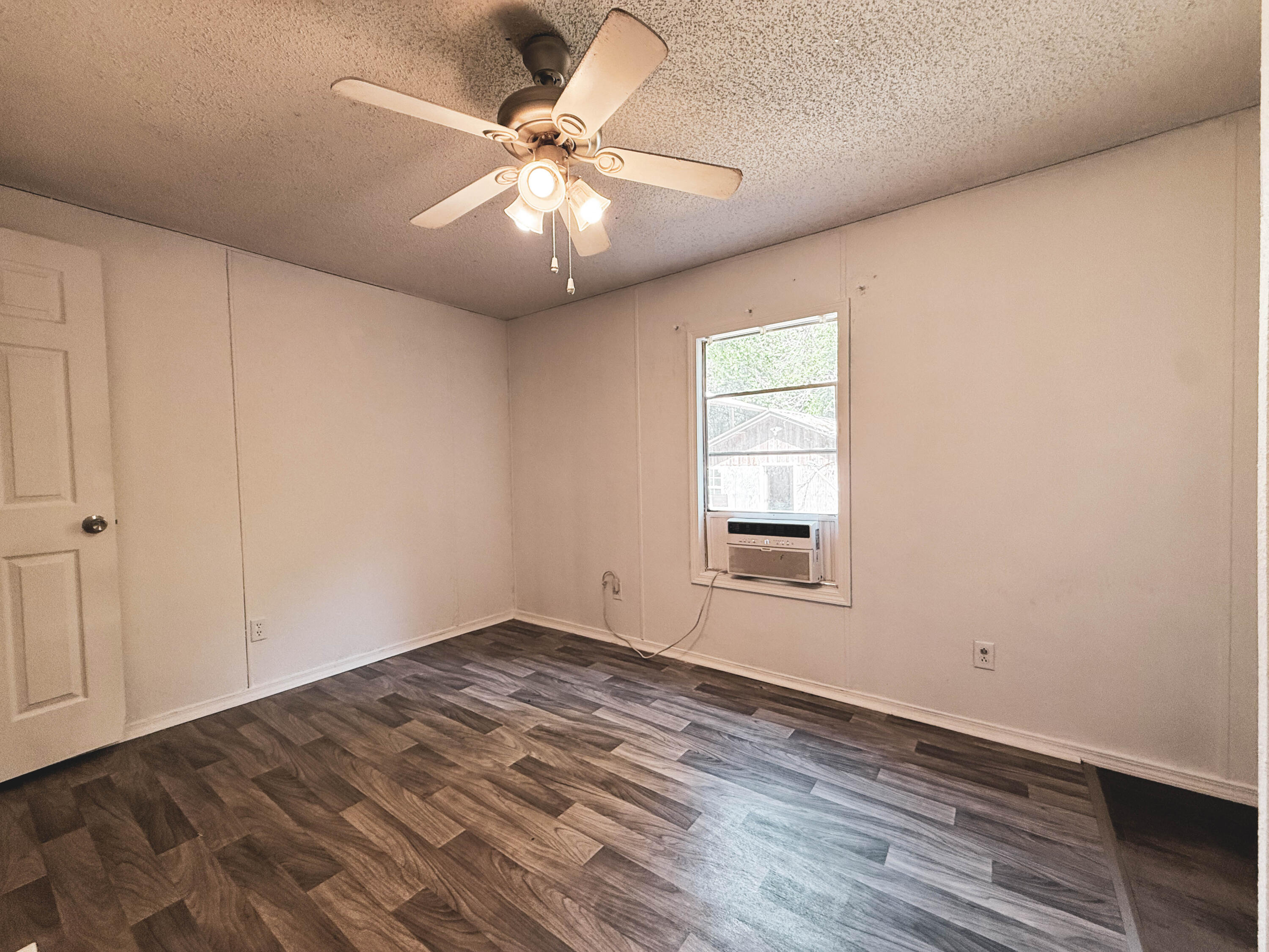 FLORIDATOWN HEIGHTS LTS 7 THRU 15 INCL BLK 26 AS DES IN OR 4066 PG 1821 - Residential