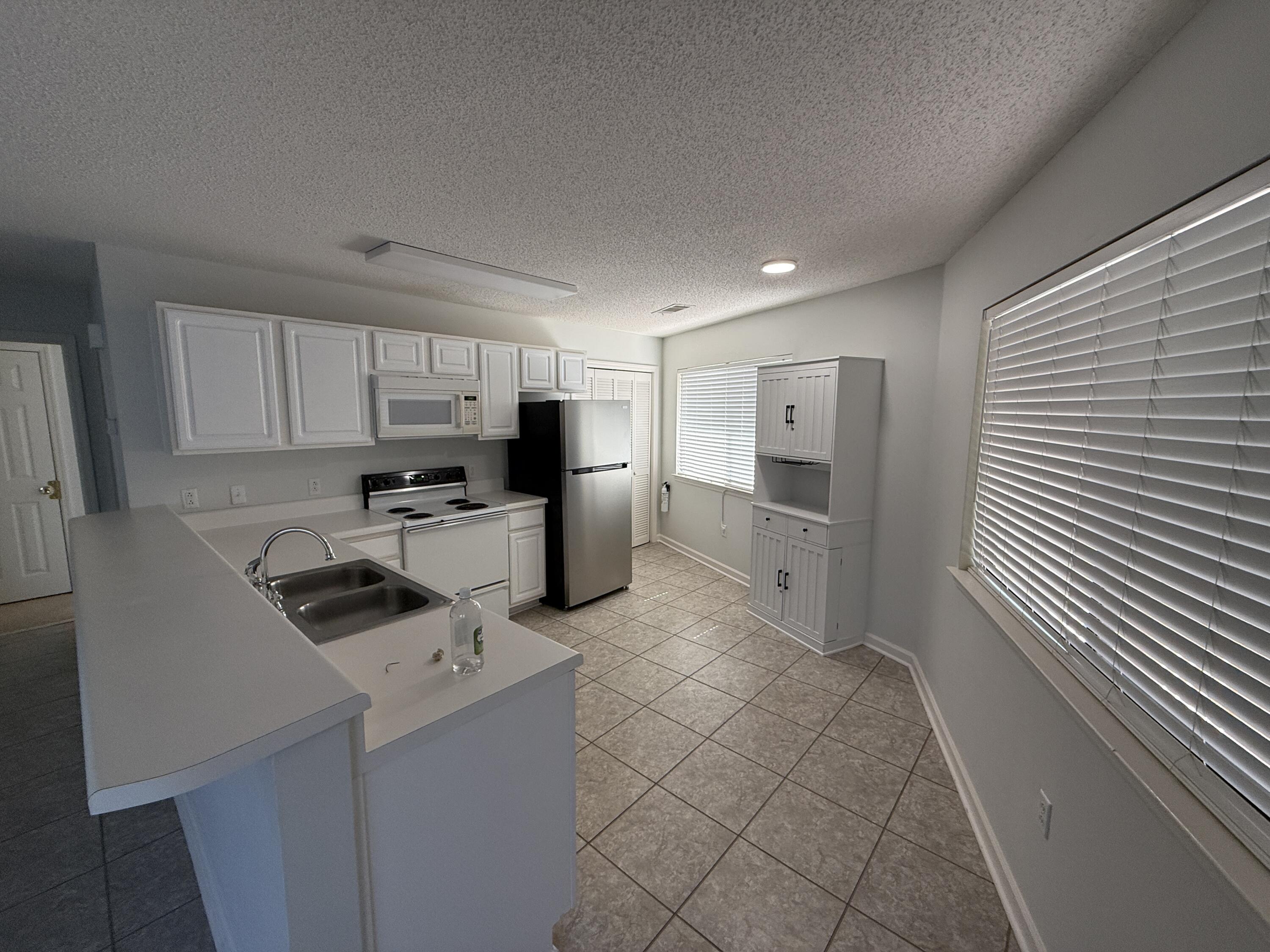 CRYSTAL VILLAGE 2 CONDO PH 2 - Residential Lease