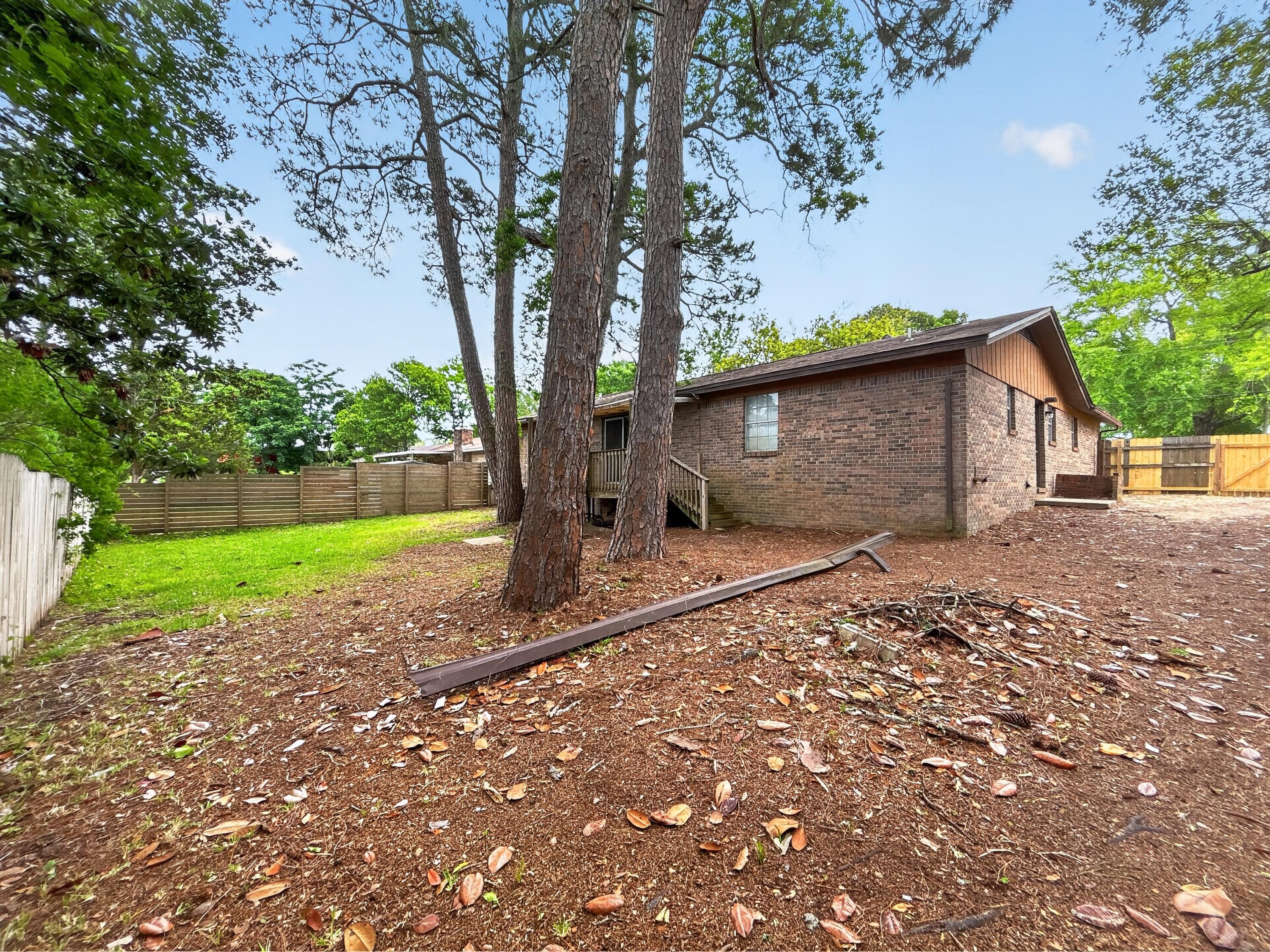 ELLIOTT POINT 8TH ADDN - Residential Lease