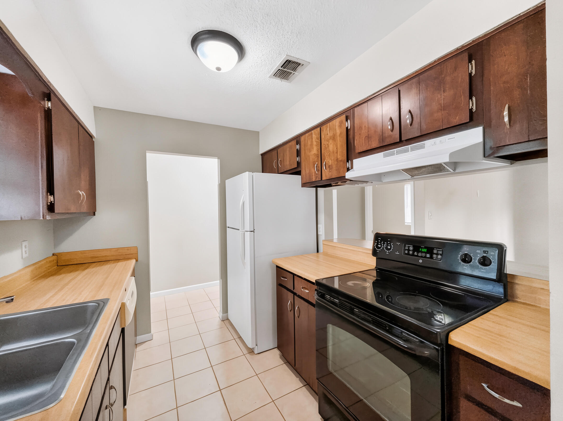 ELLIOTT POINT 8TH ADDN - Residential Lease