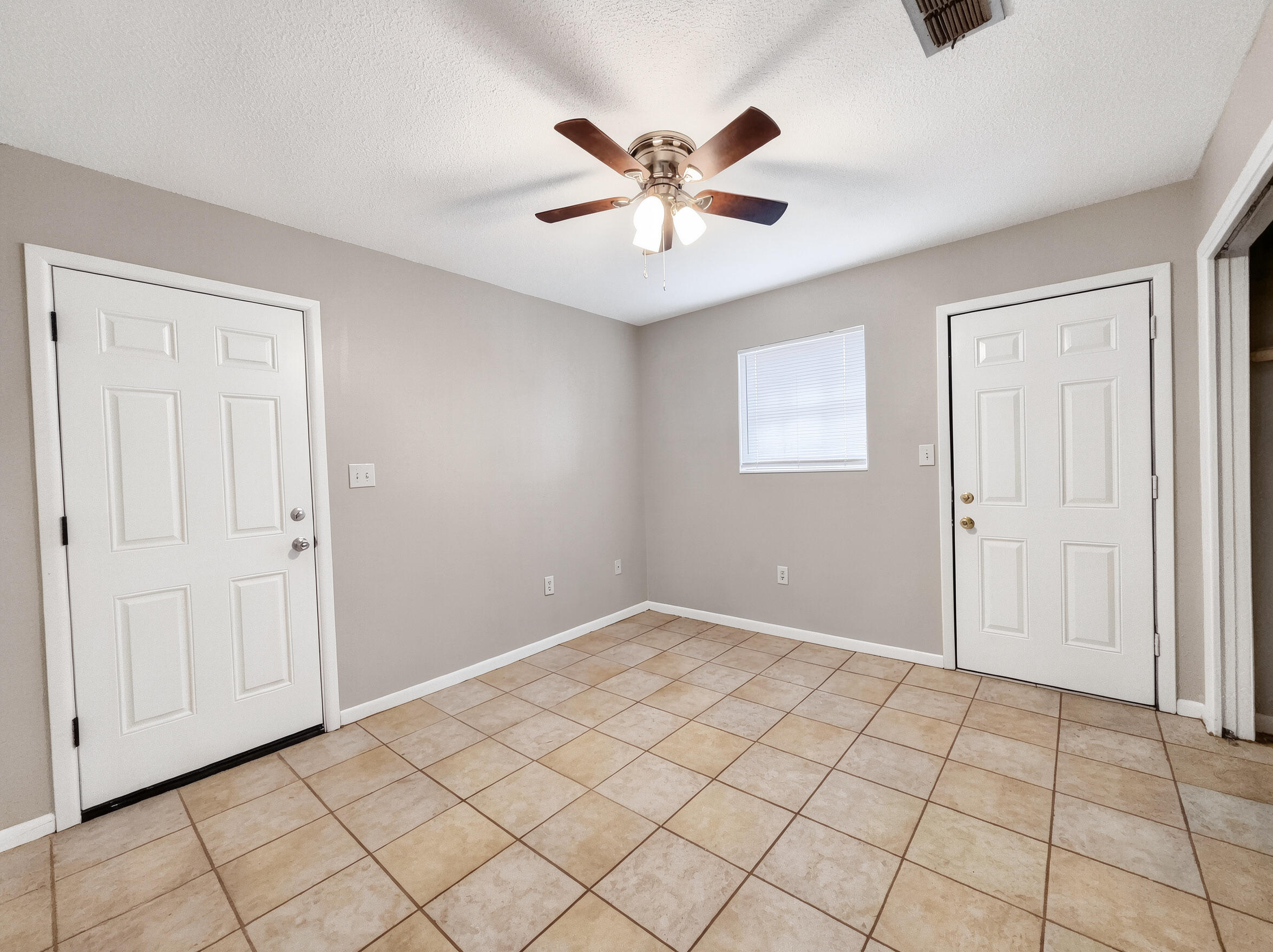 ELLIOTT POINT 8TH ADDN - Residential Lease