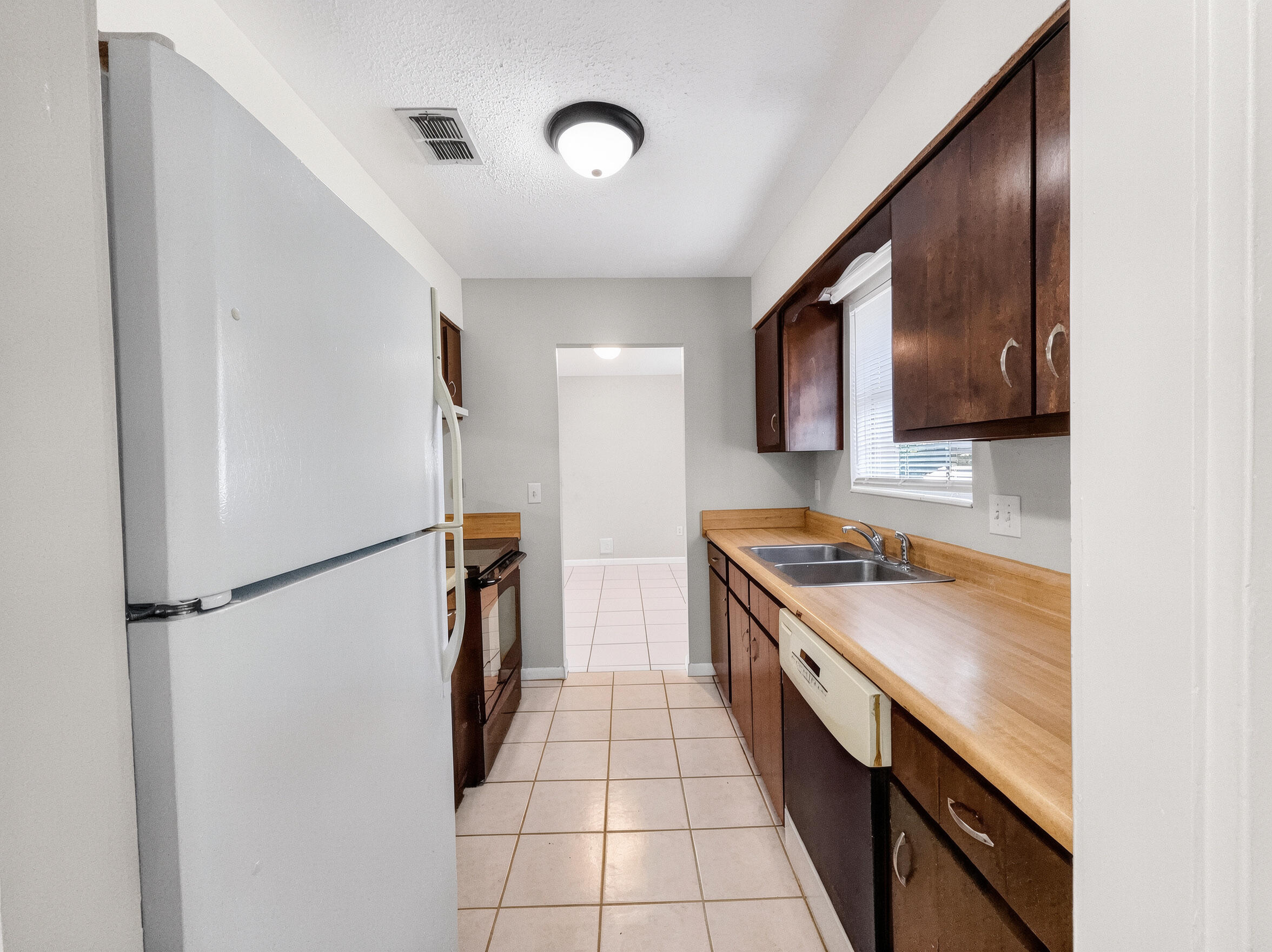 ELLIOTT POINT 8TH ADDN - Residential Lease