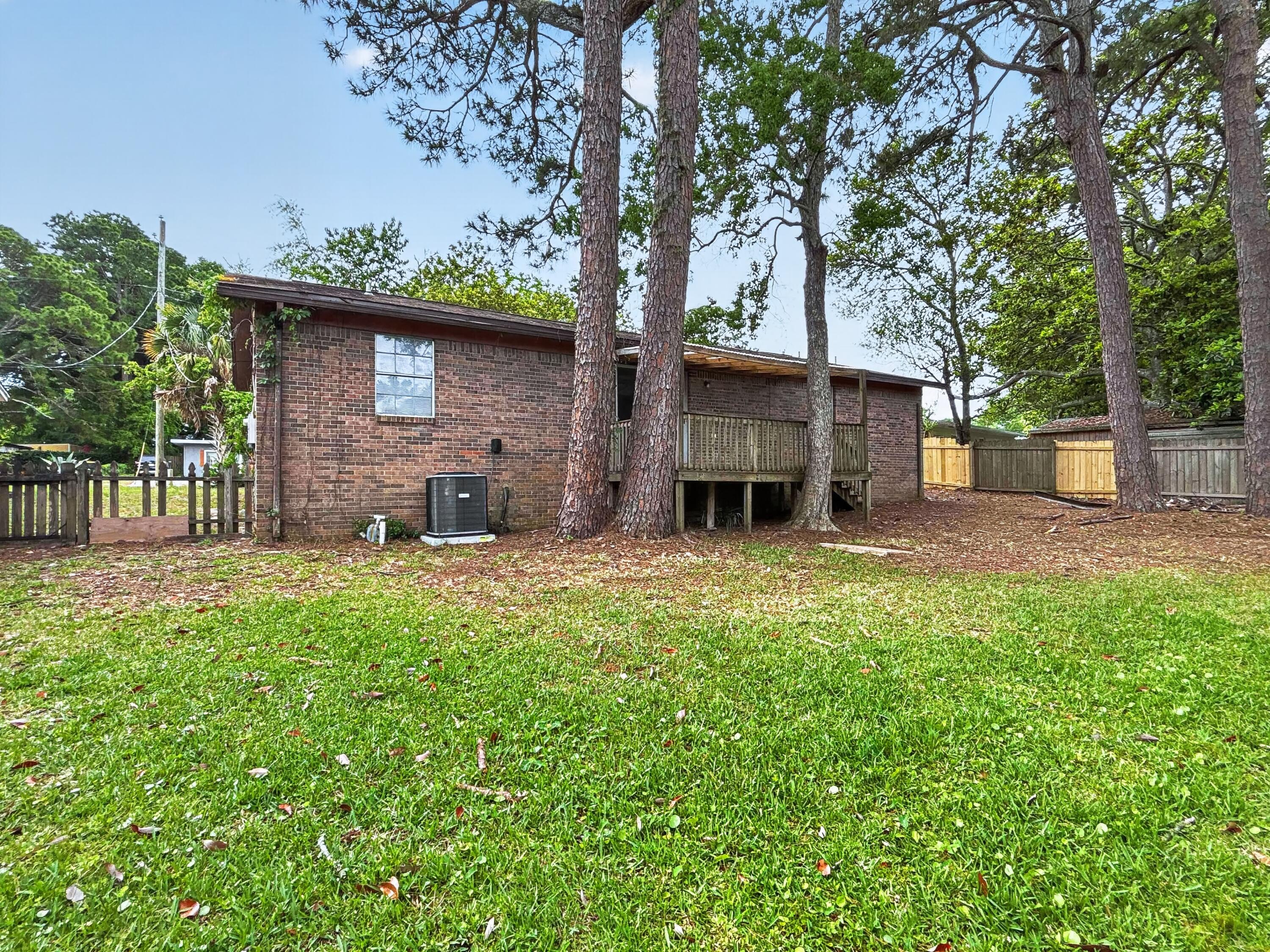 ELLIOTT POINT 8TH ADDN - Residential Lease