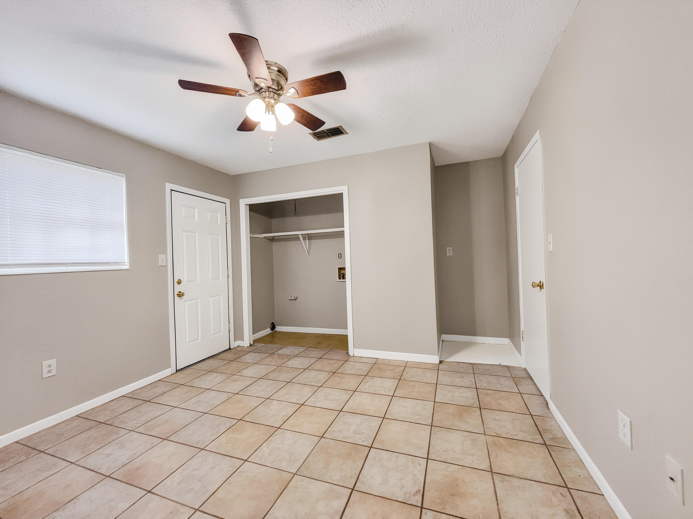 ELLIOTT POINT 8TH ADDN - Residential Lease