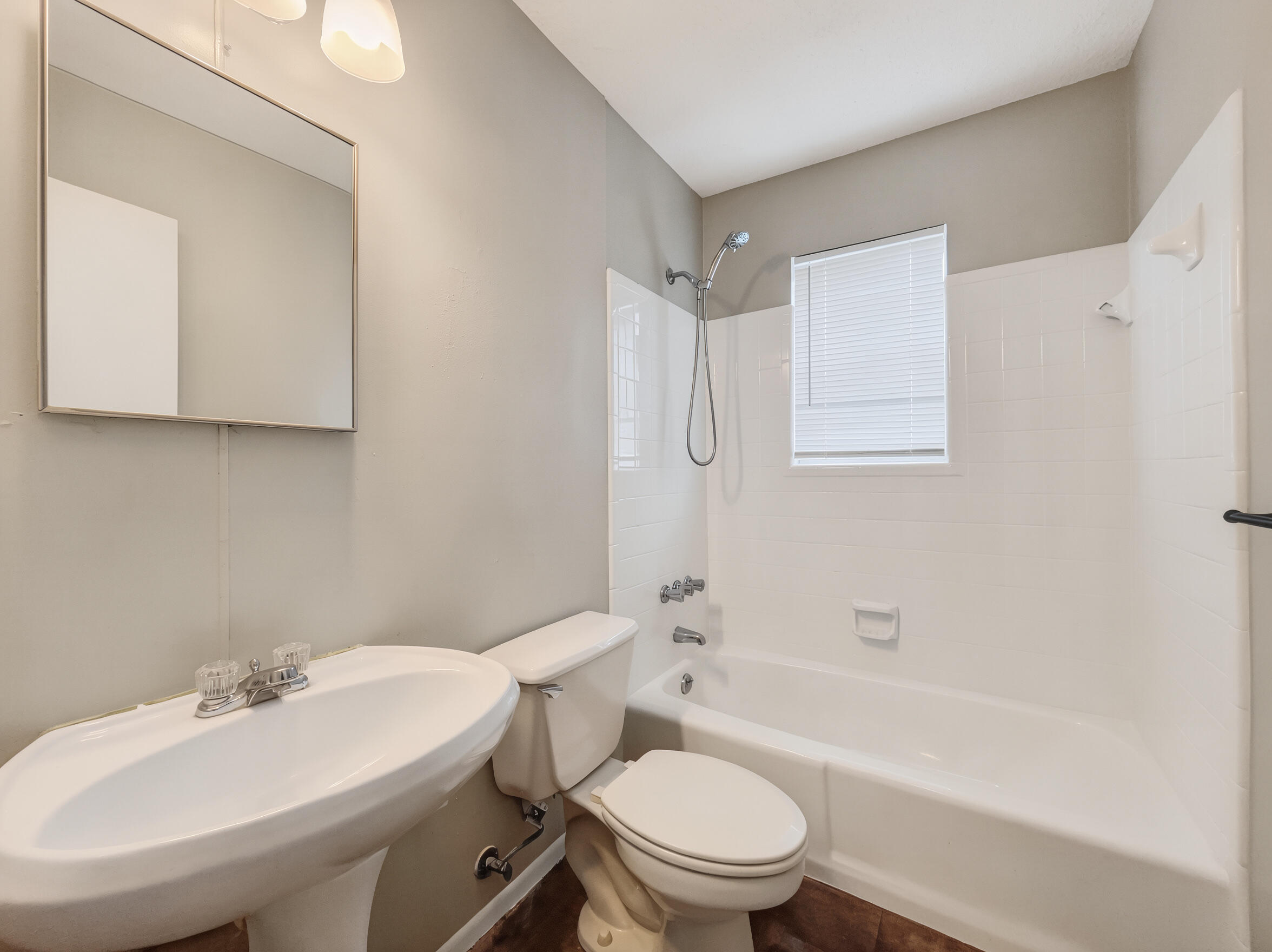 ELLIOTT POINT 8TH ADDN - Residential Lease