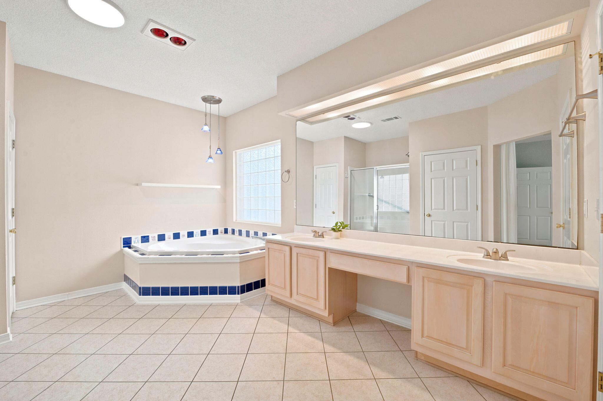 TOM KING ESTATES - Residential