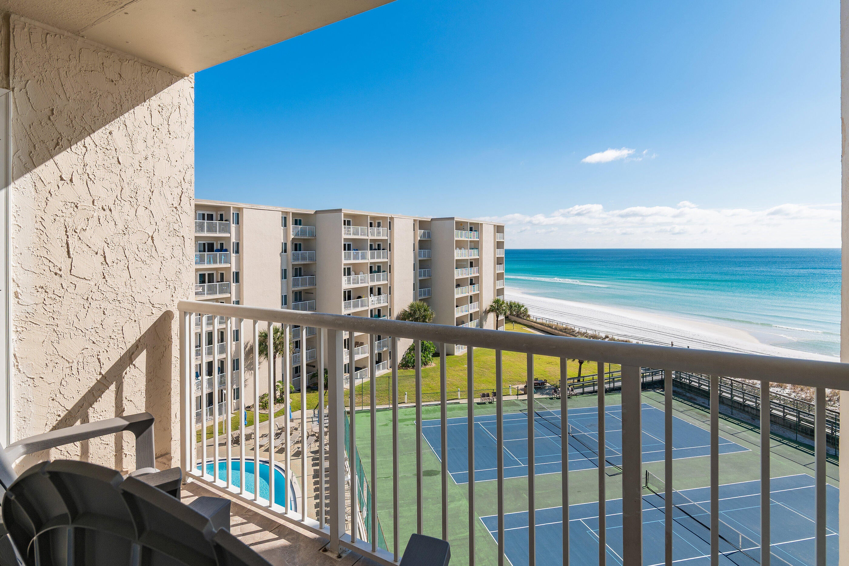 HOLIDAY SURF & RACQUET CLUB - Residential