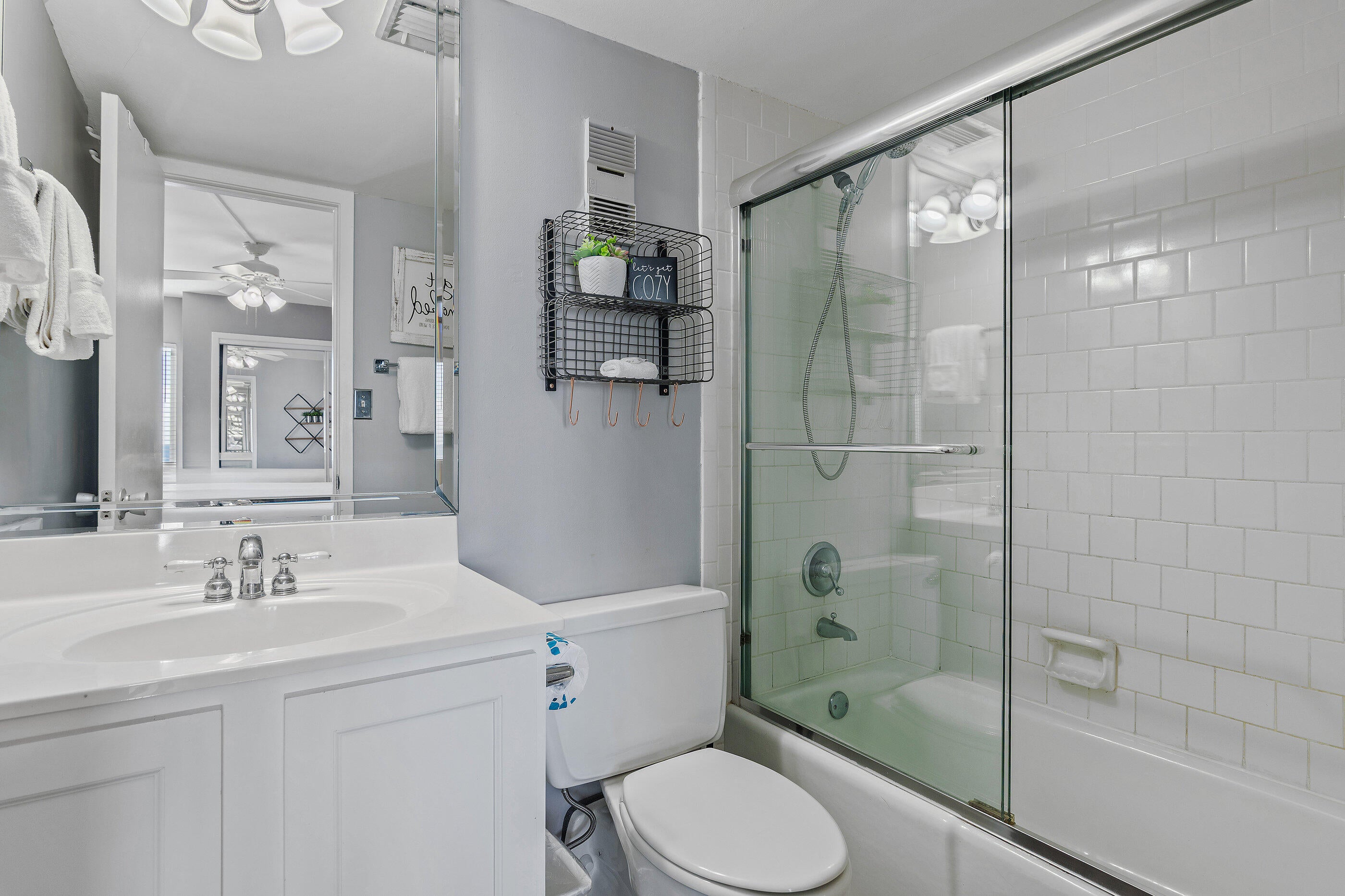 HOLIDAY SURF & RACQUET CLUB - Residential