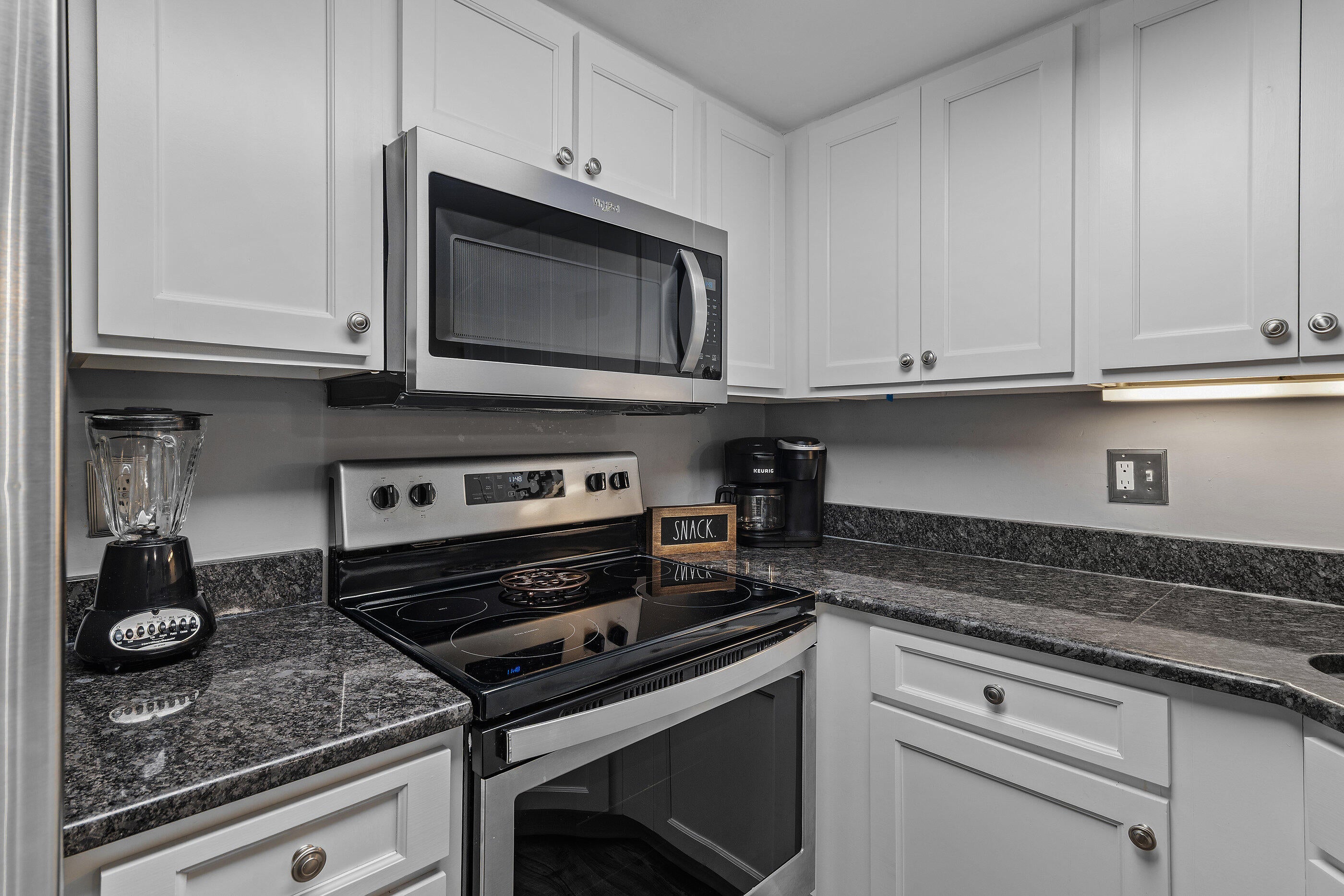 HOLIDAY SURF & RACQUET CLUB - Residential