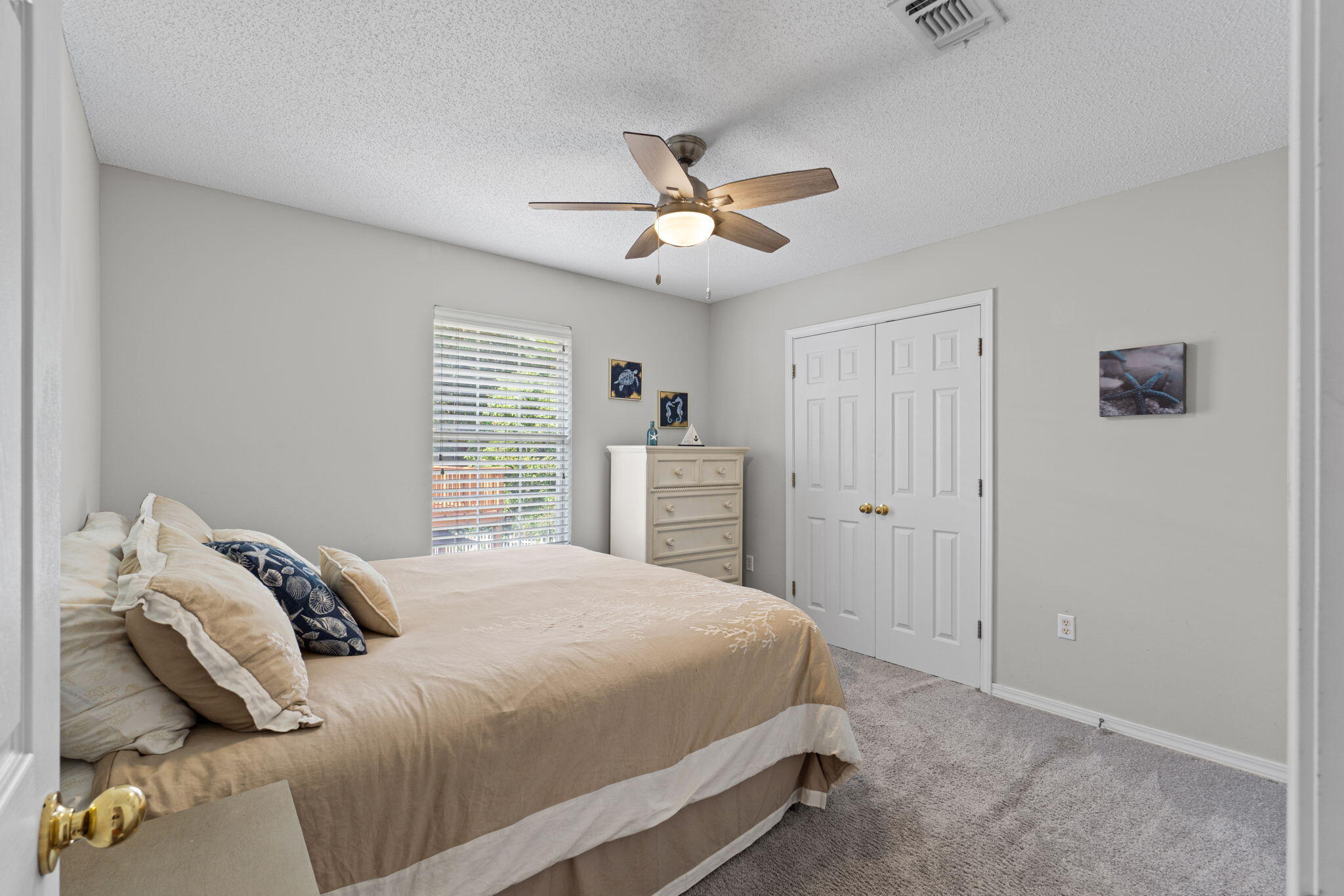 TWIN LAKES - Residential