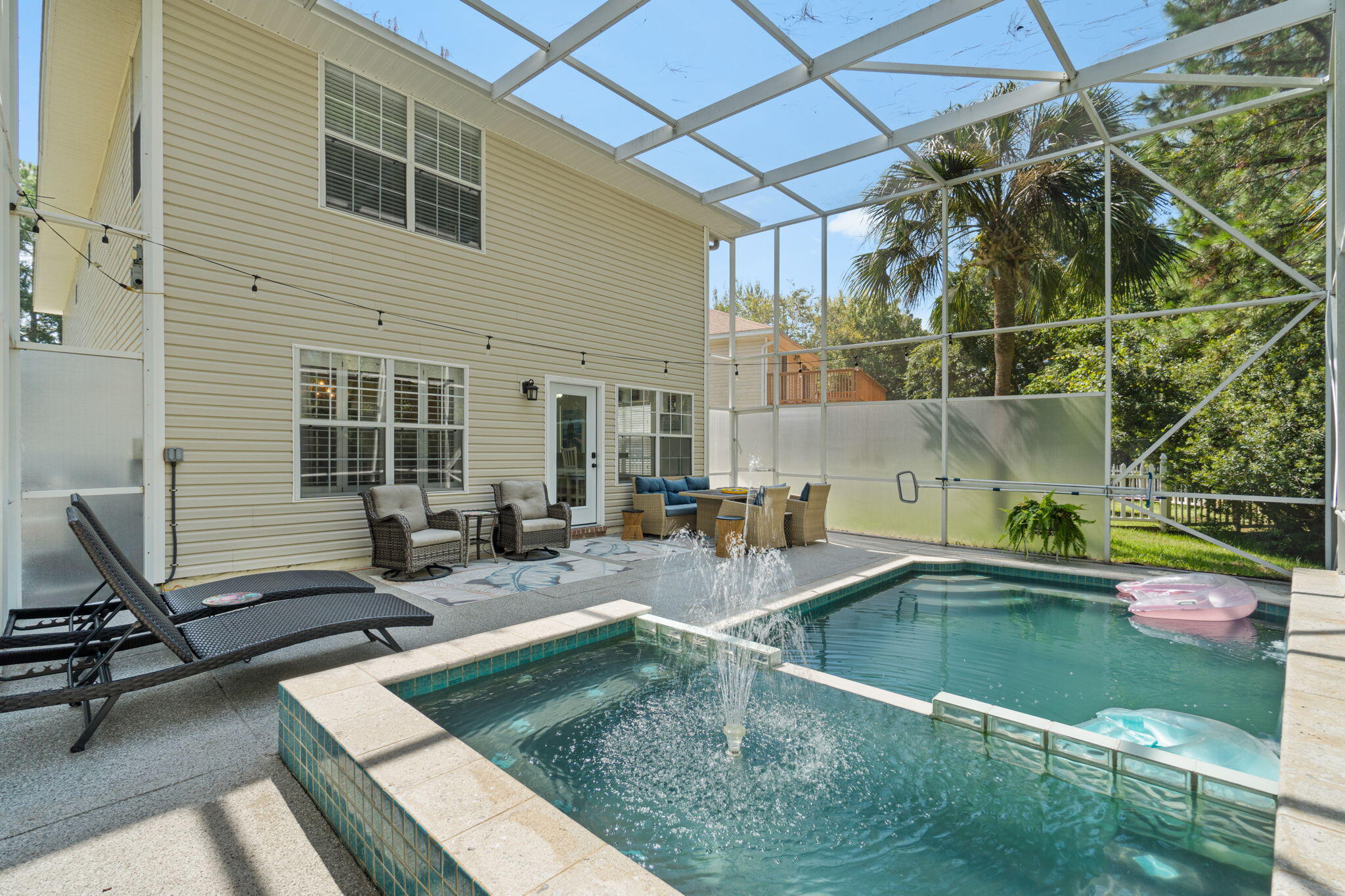 TWIN LAKES - Residential