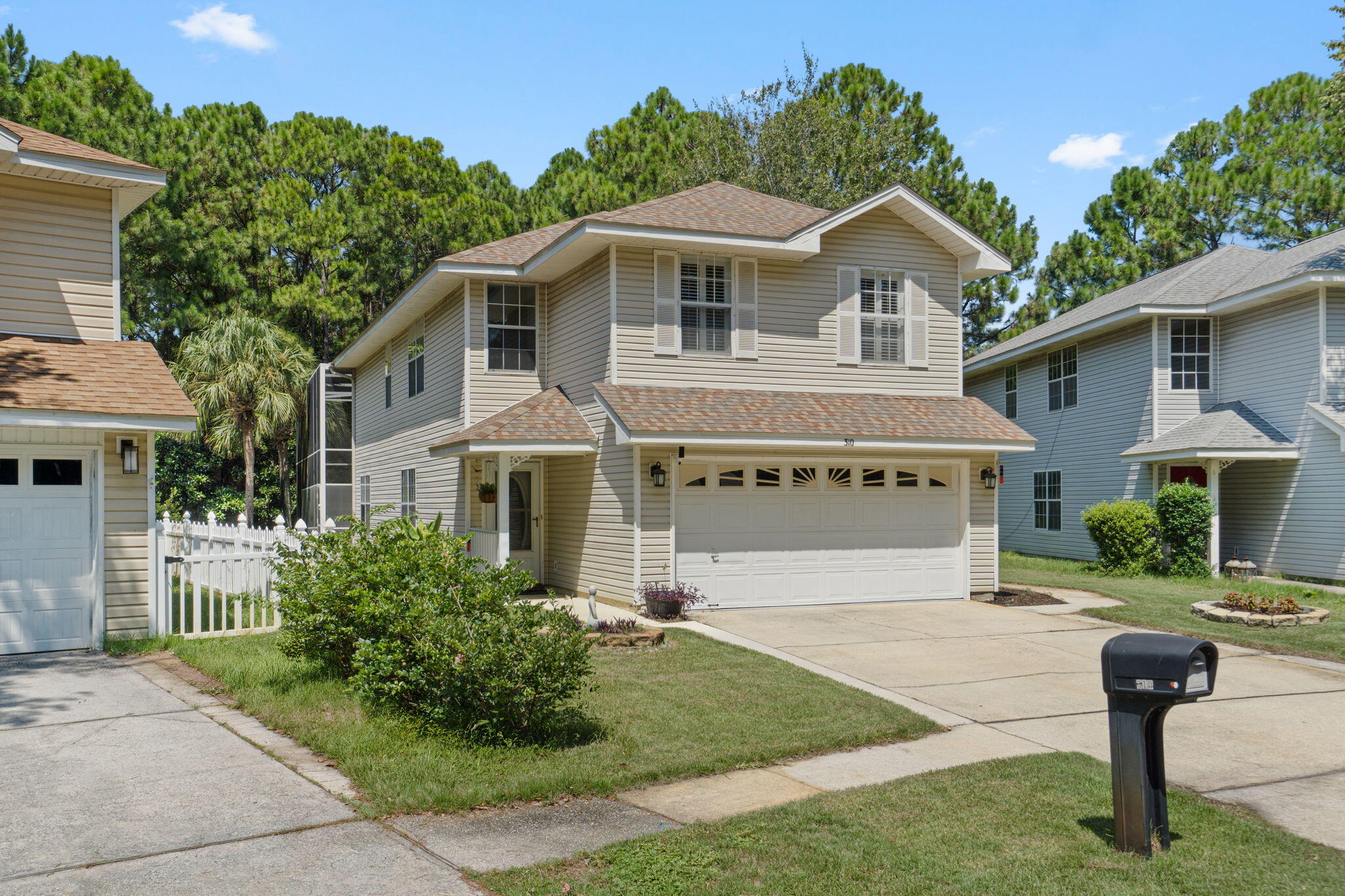 TWIN LAKES - Residential