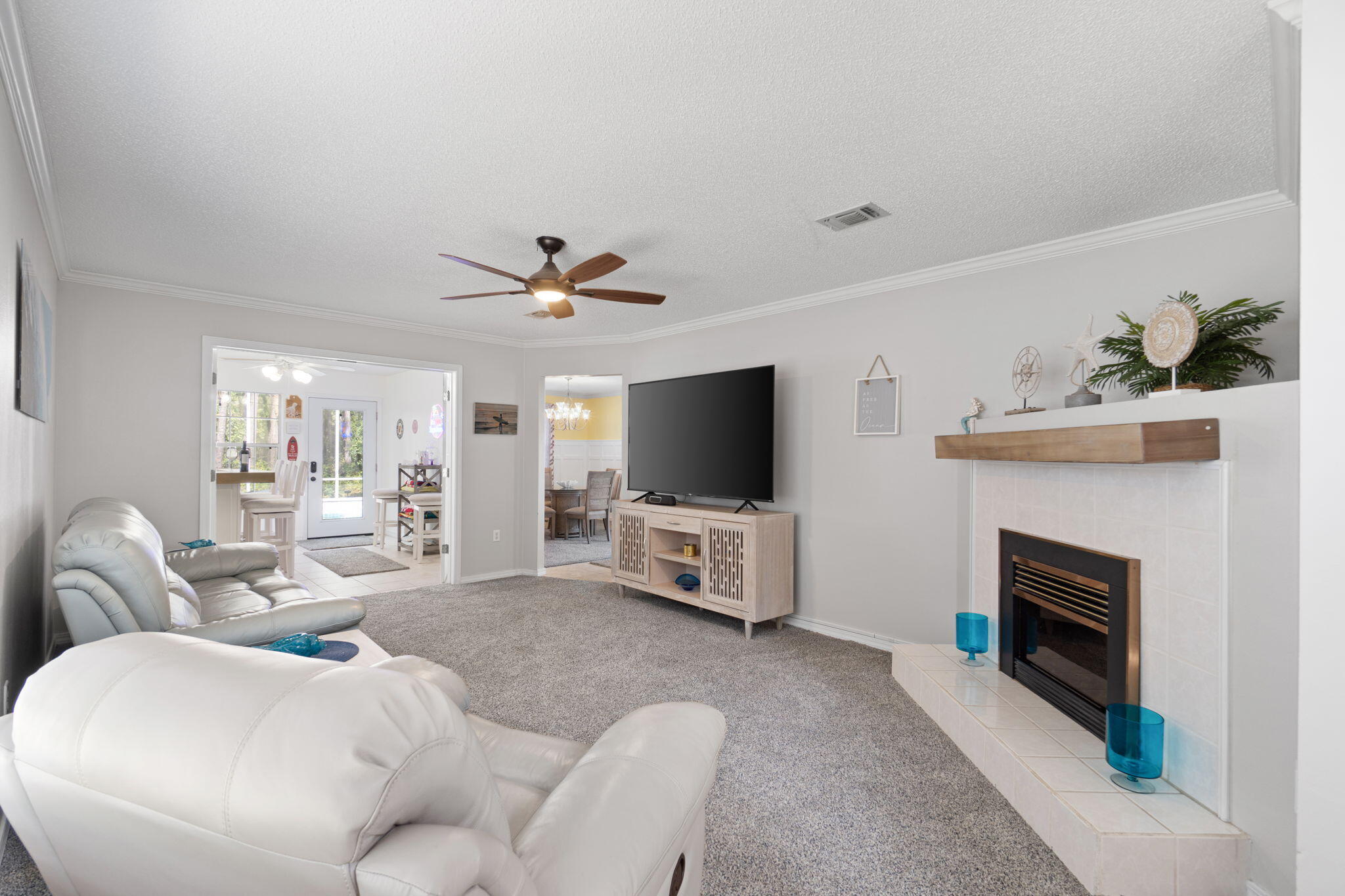 TWIN LAKES - Residential