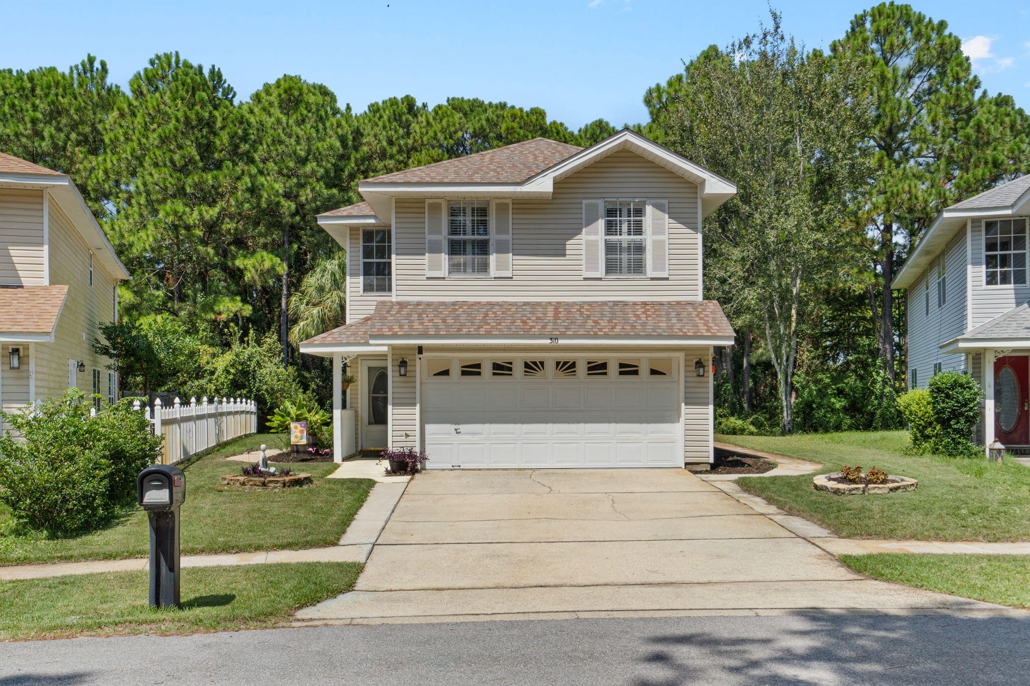 TWIN LAKES - Residential
