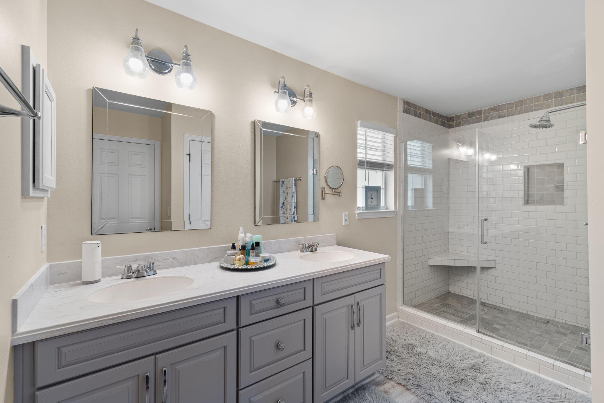 TWIN LAKES - Residential