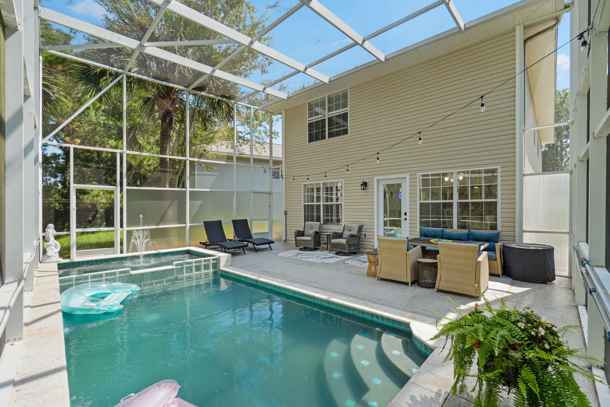 TWIN LAKES - Residential