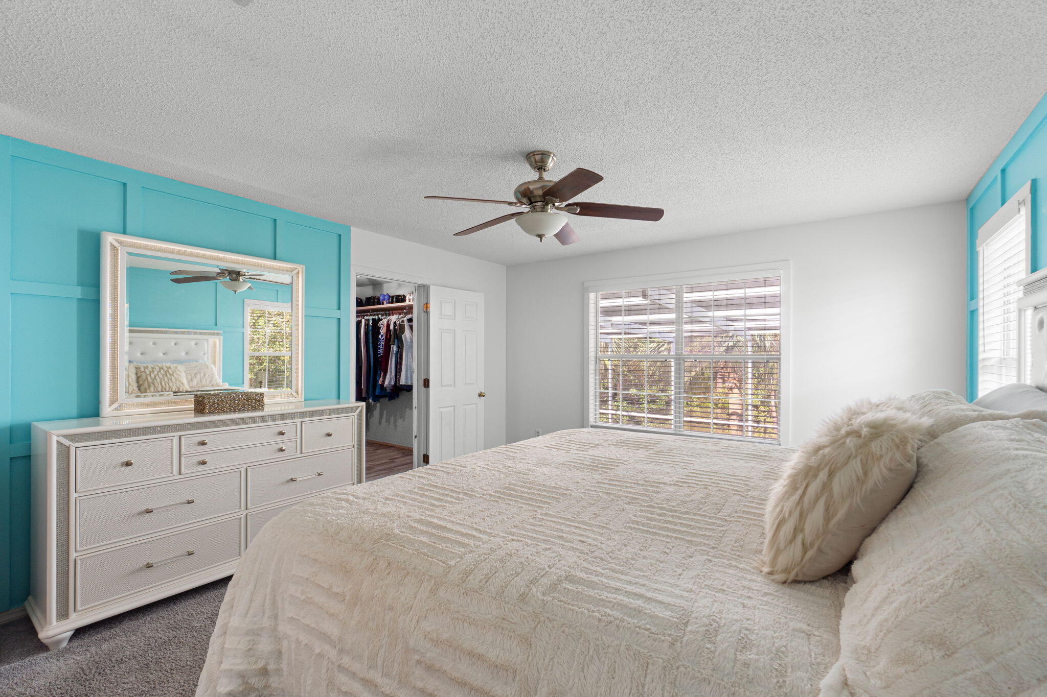 TWIN LAKES - Residential