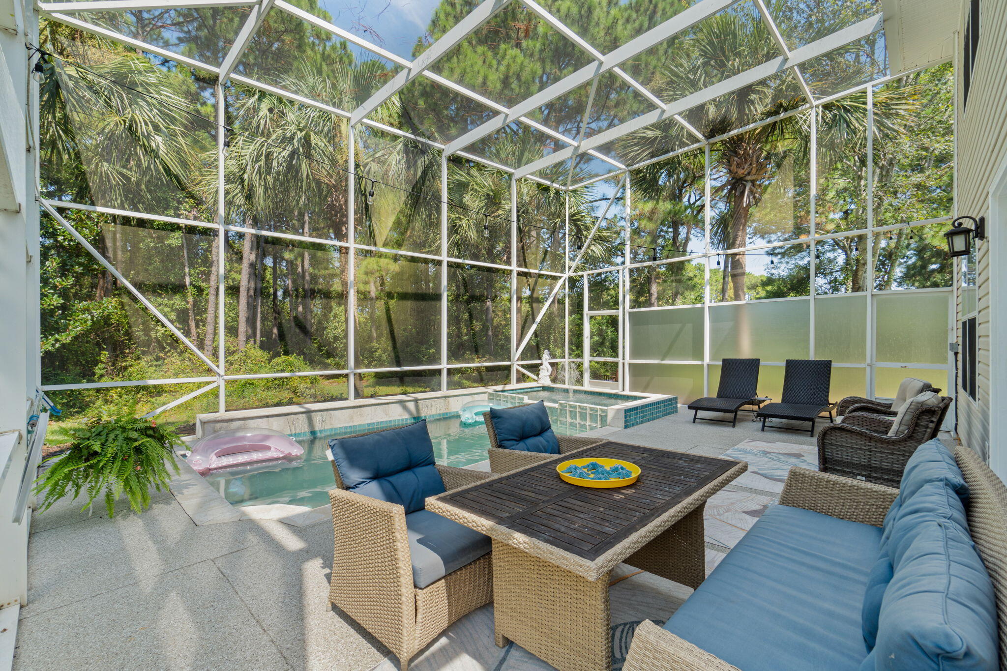 TWIN LAKES - Residential