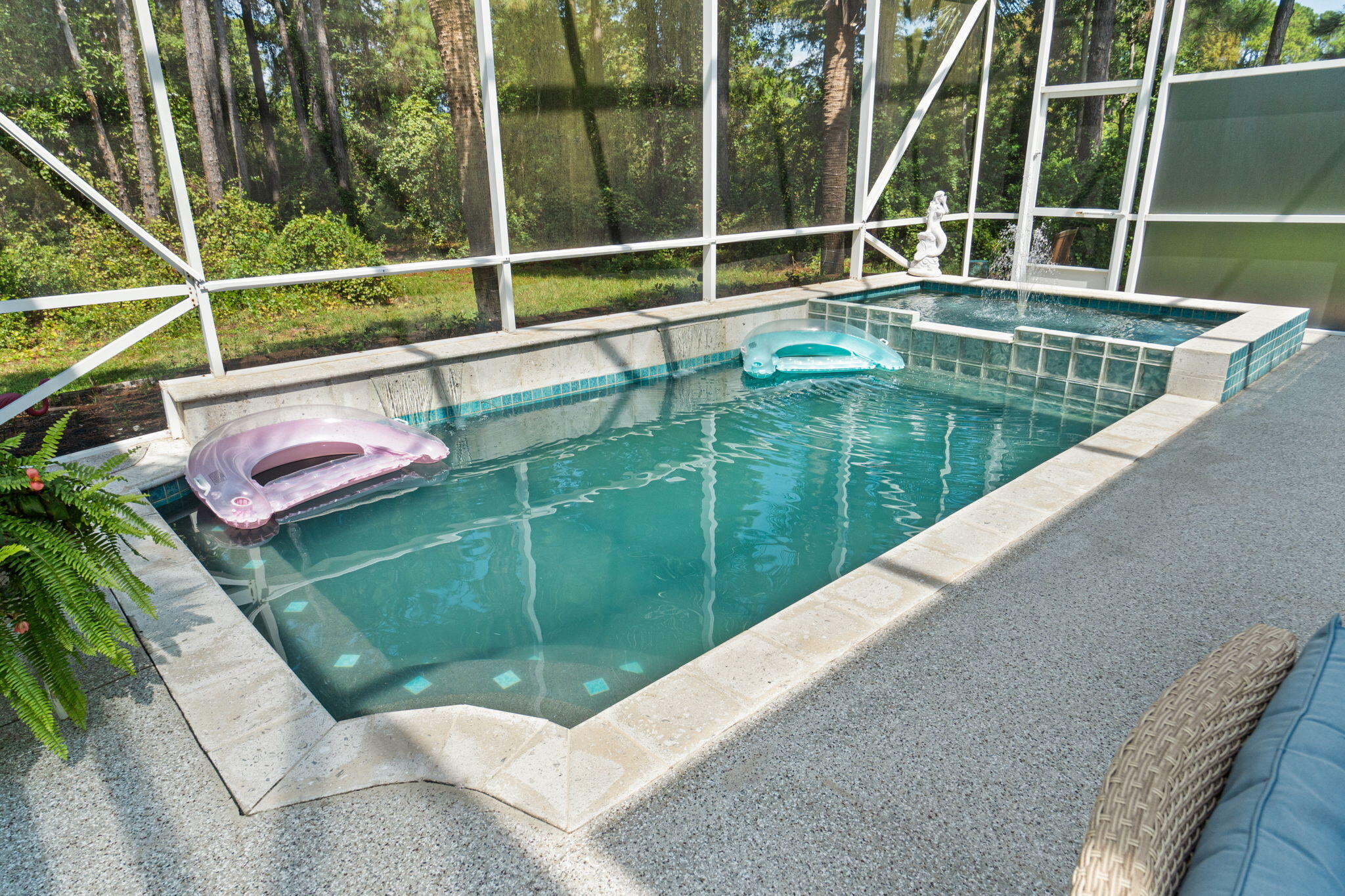 TWIN LAKES - Residential