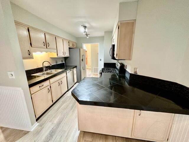 TIMBERLAKE ESTATES 1ST ADDN - Residential Lease