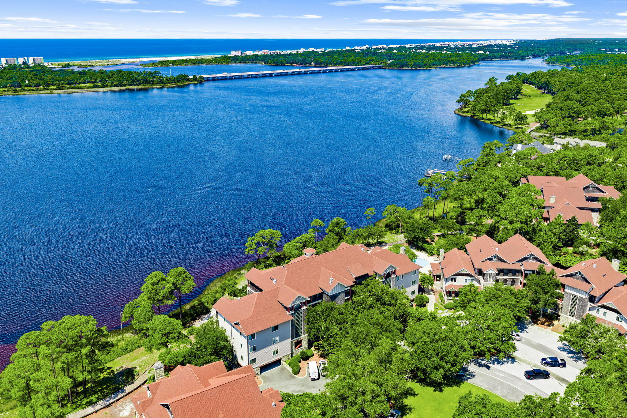 WILD HERON LAKESIDE LODGE - Residential