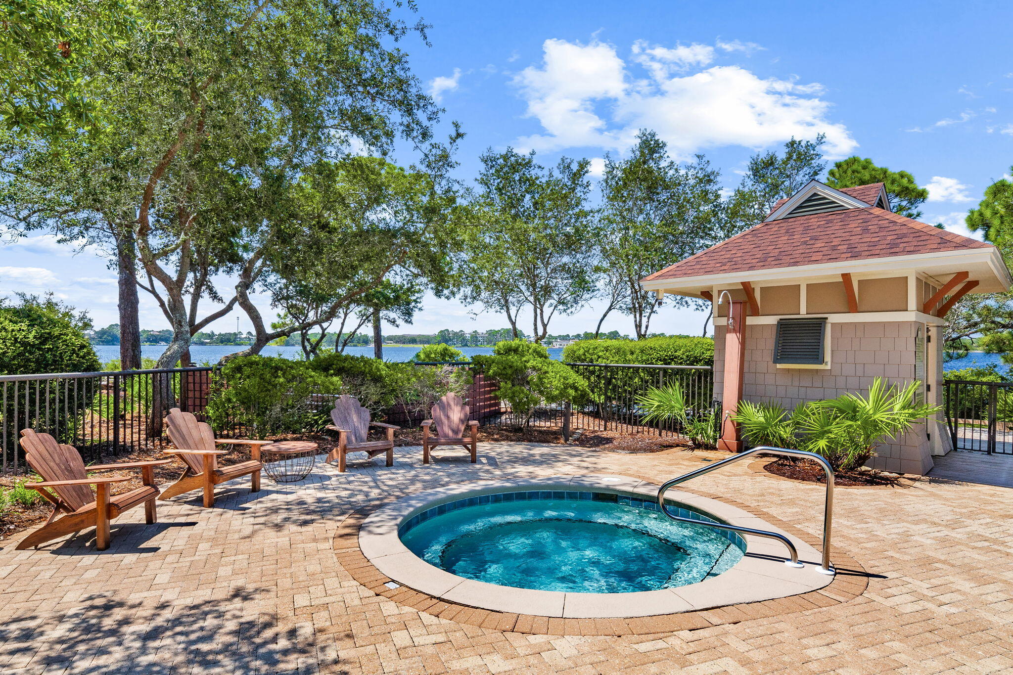 WILD HERON LAKESIDE LODGE - Residential