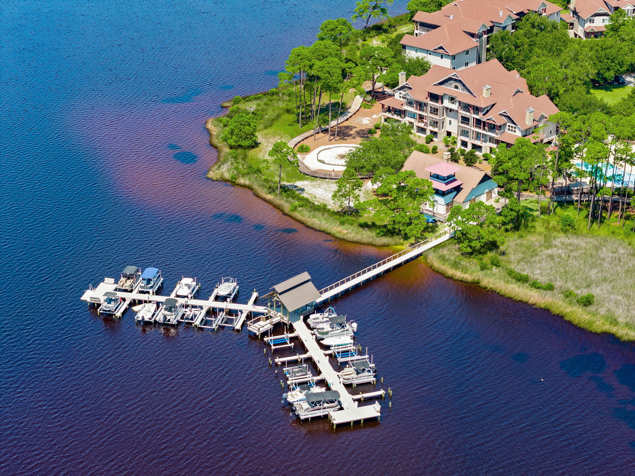 WILD HERON LAKESIDE LODGE - Residential