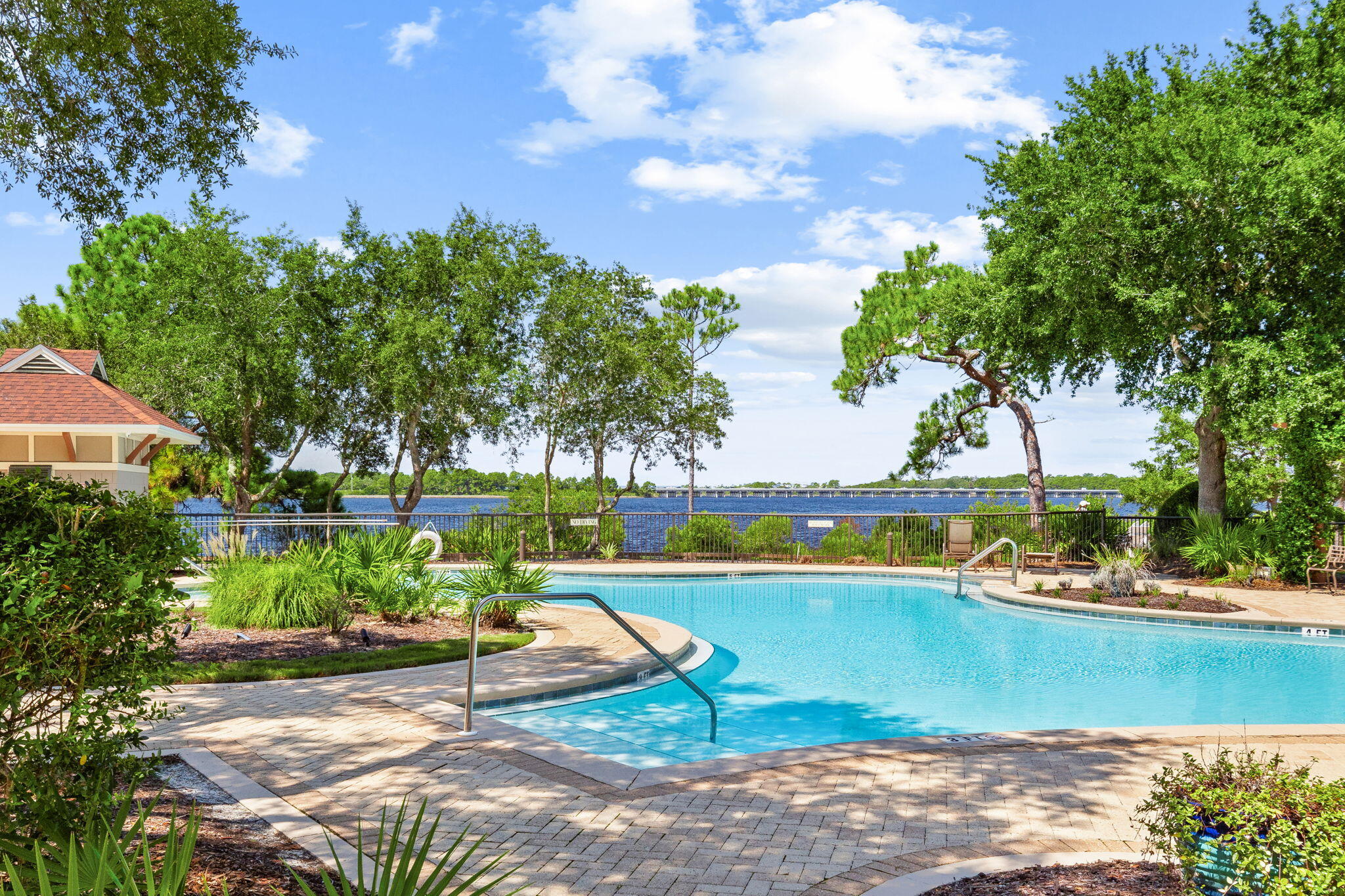 WILD HERON LAKESIDE LODGE - Residential