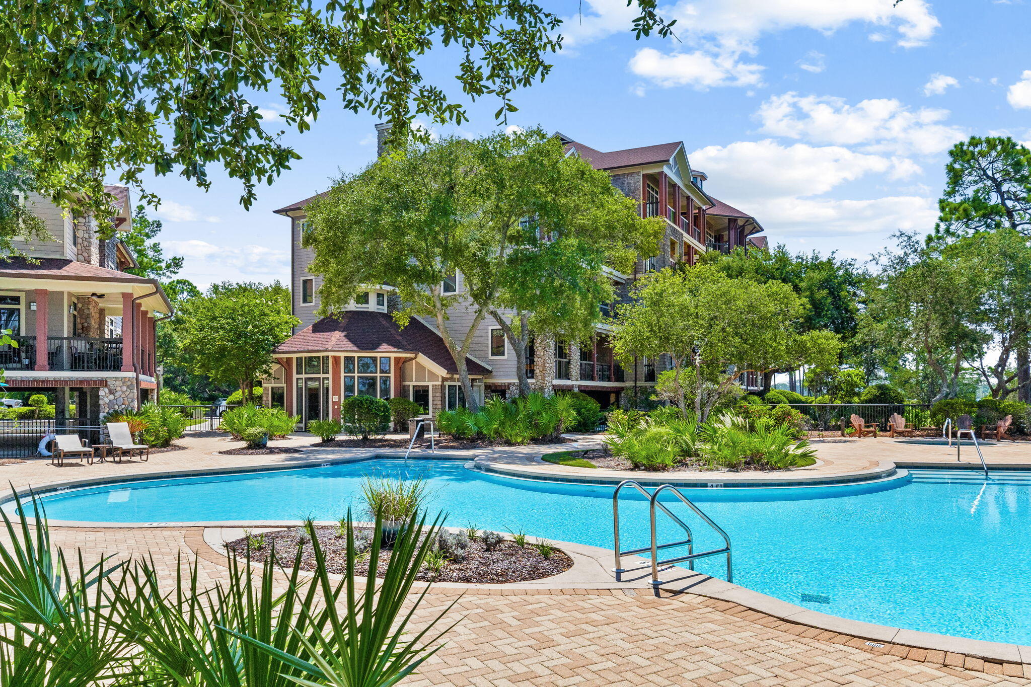 WILD HERON LAKESIDE LODGE - Residential
