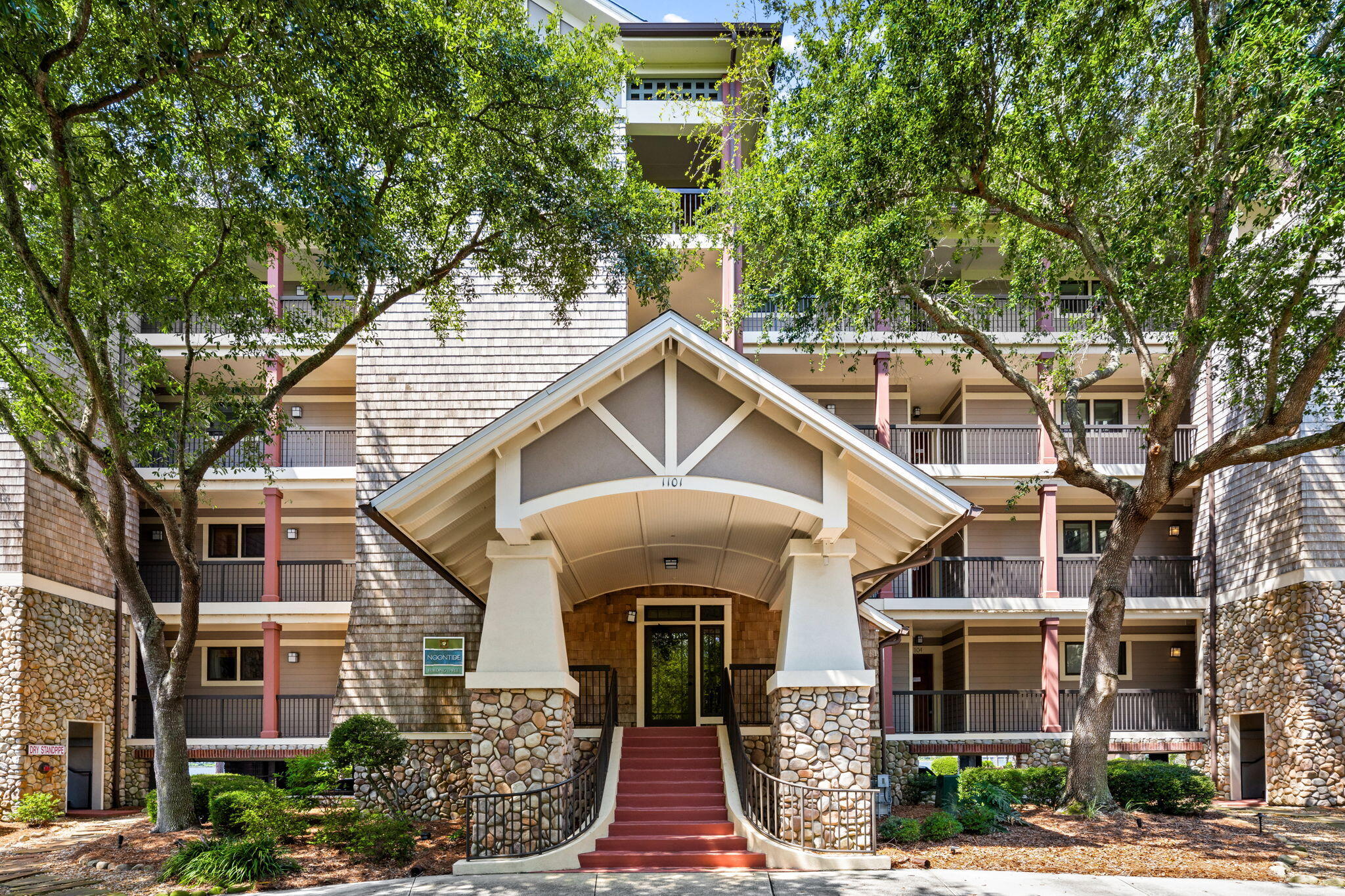 WILD HERON LAKESIDE LODGE - Residential