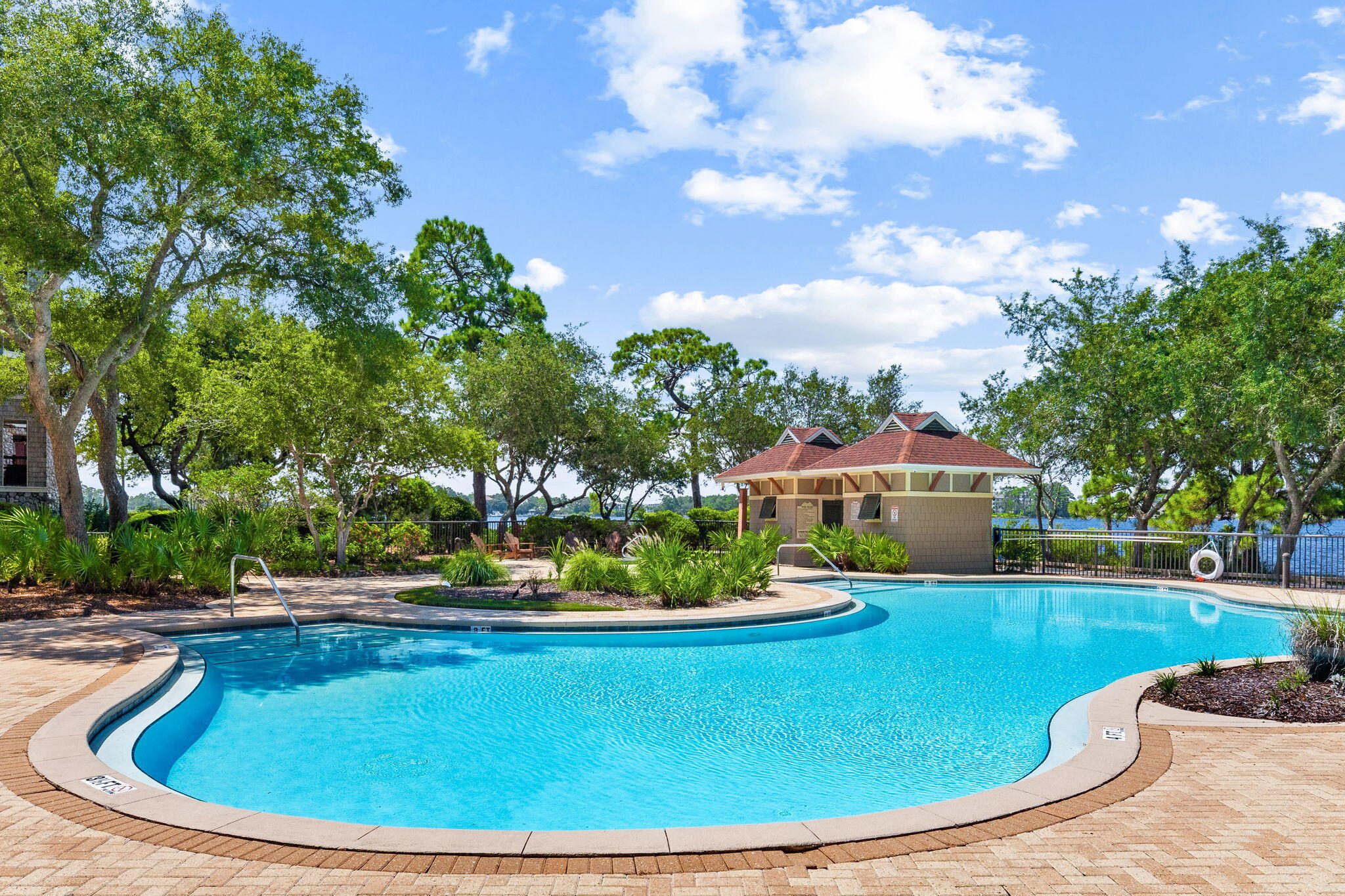 WILD HERON LAKESIDE LODGE - Residential
