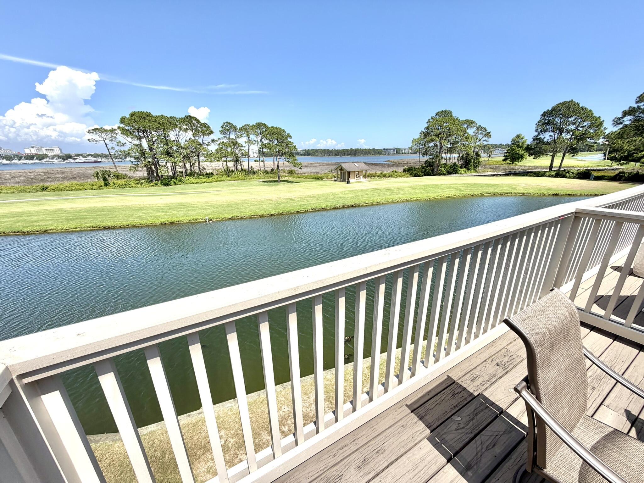 HARBOUR POINTE - Residential