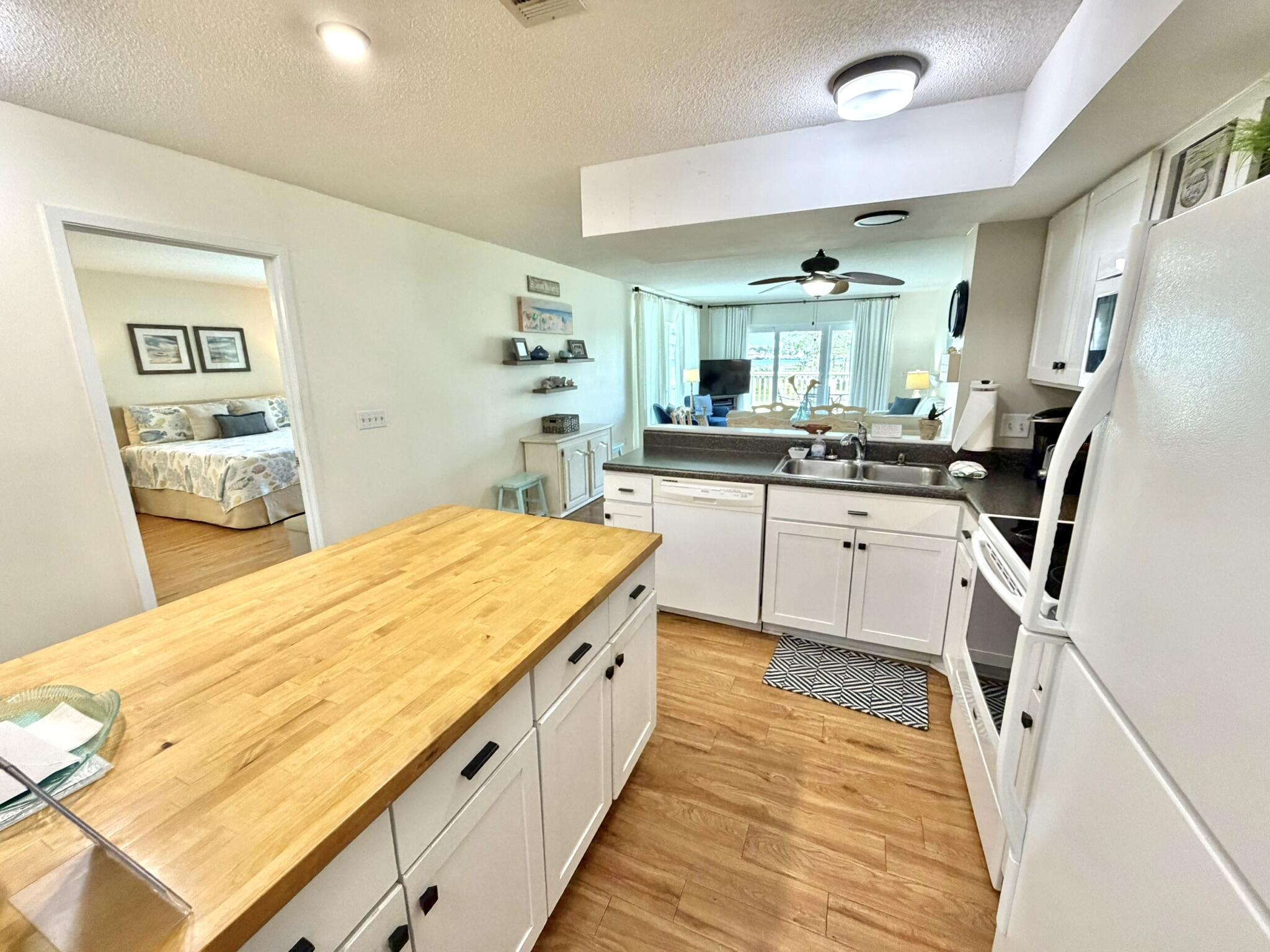 HARBOUR POINTE - Residential