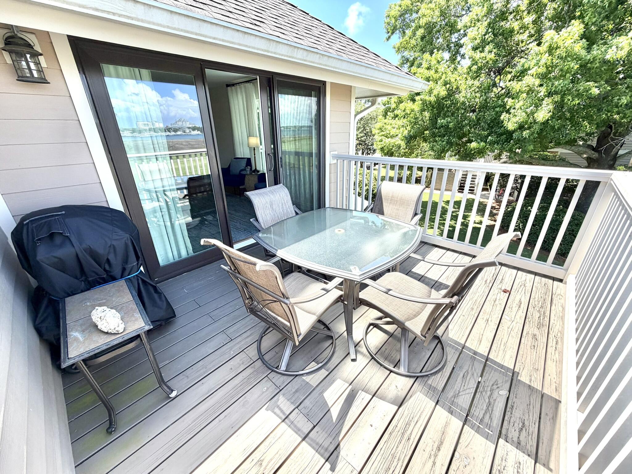 HARBOUR POINTE - Residential