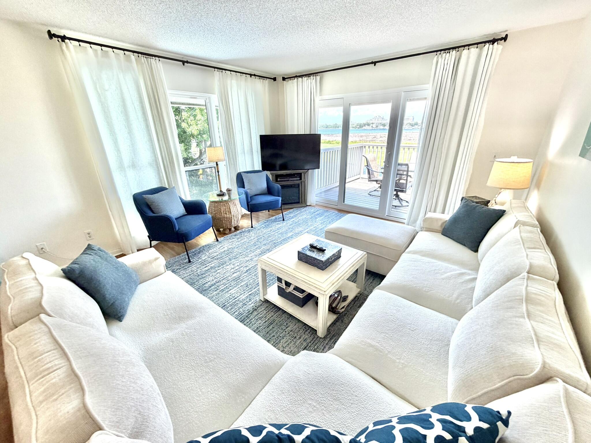 HARBOUR POINTE - Residential
