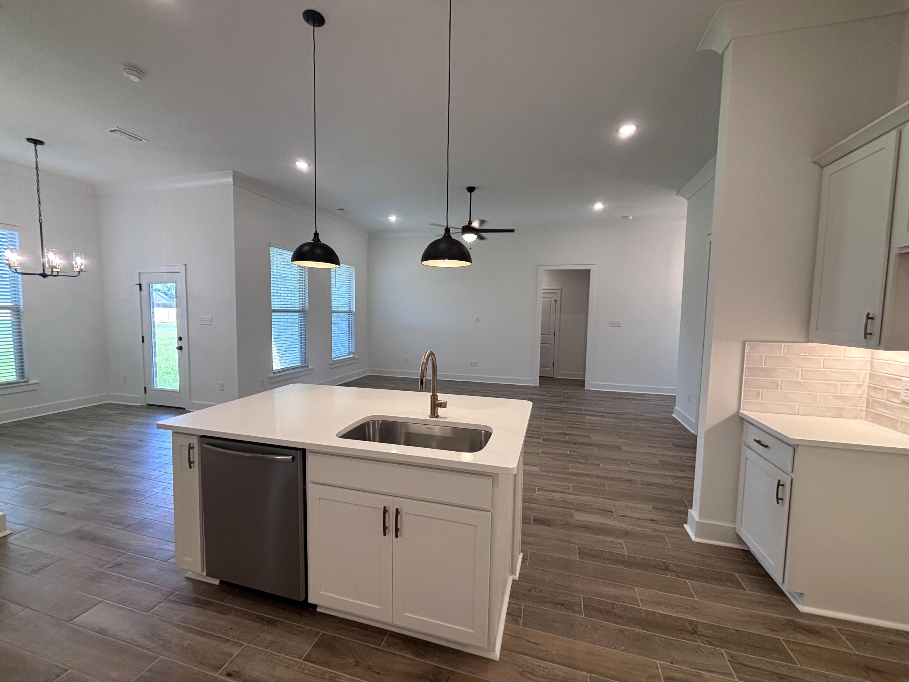 HAMMOCK BAY - BIRD SONG - Residential