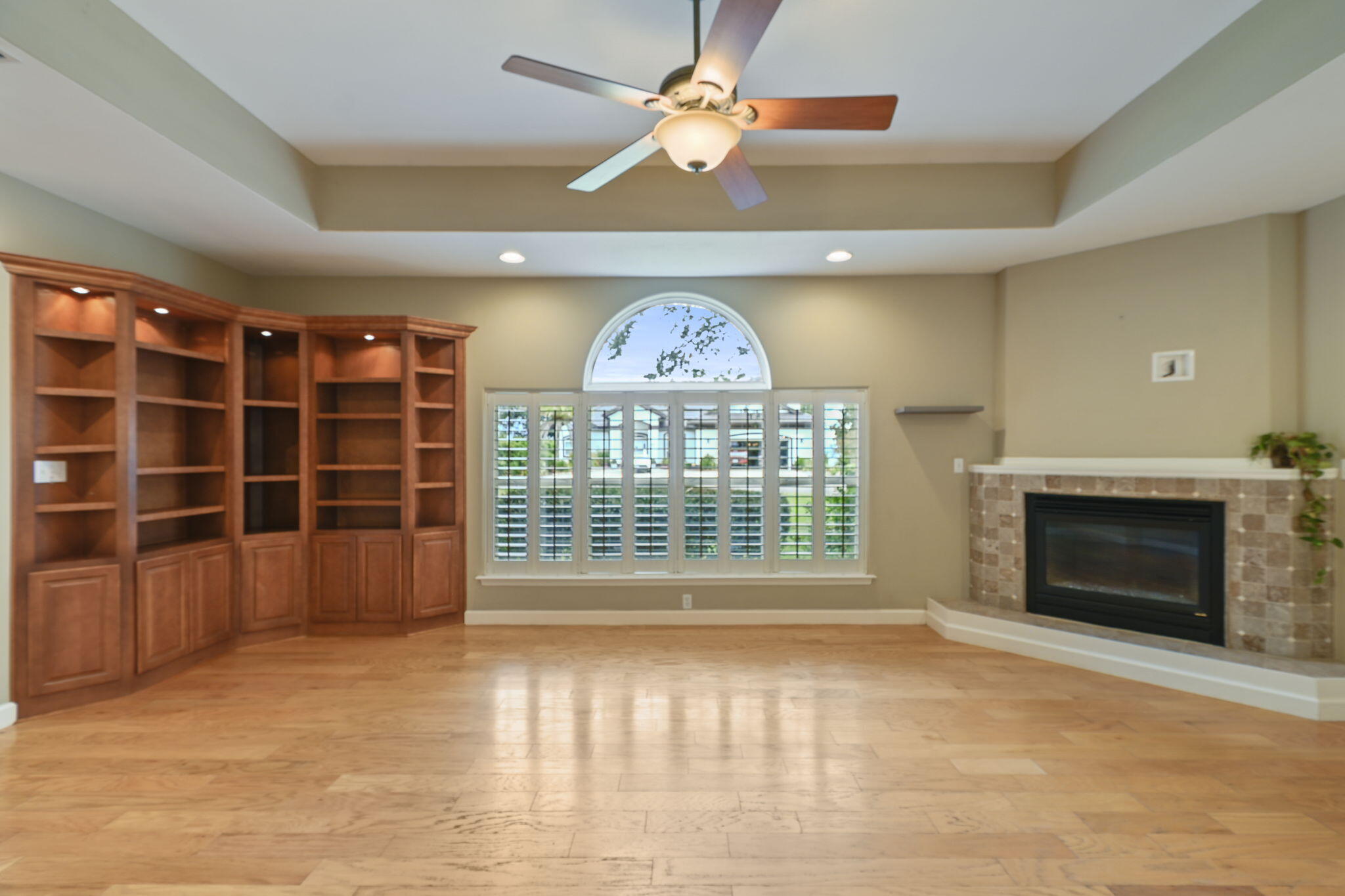 PELICAN BAY - Residential