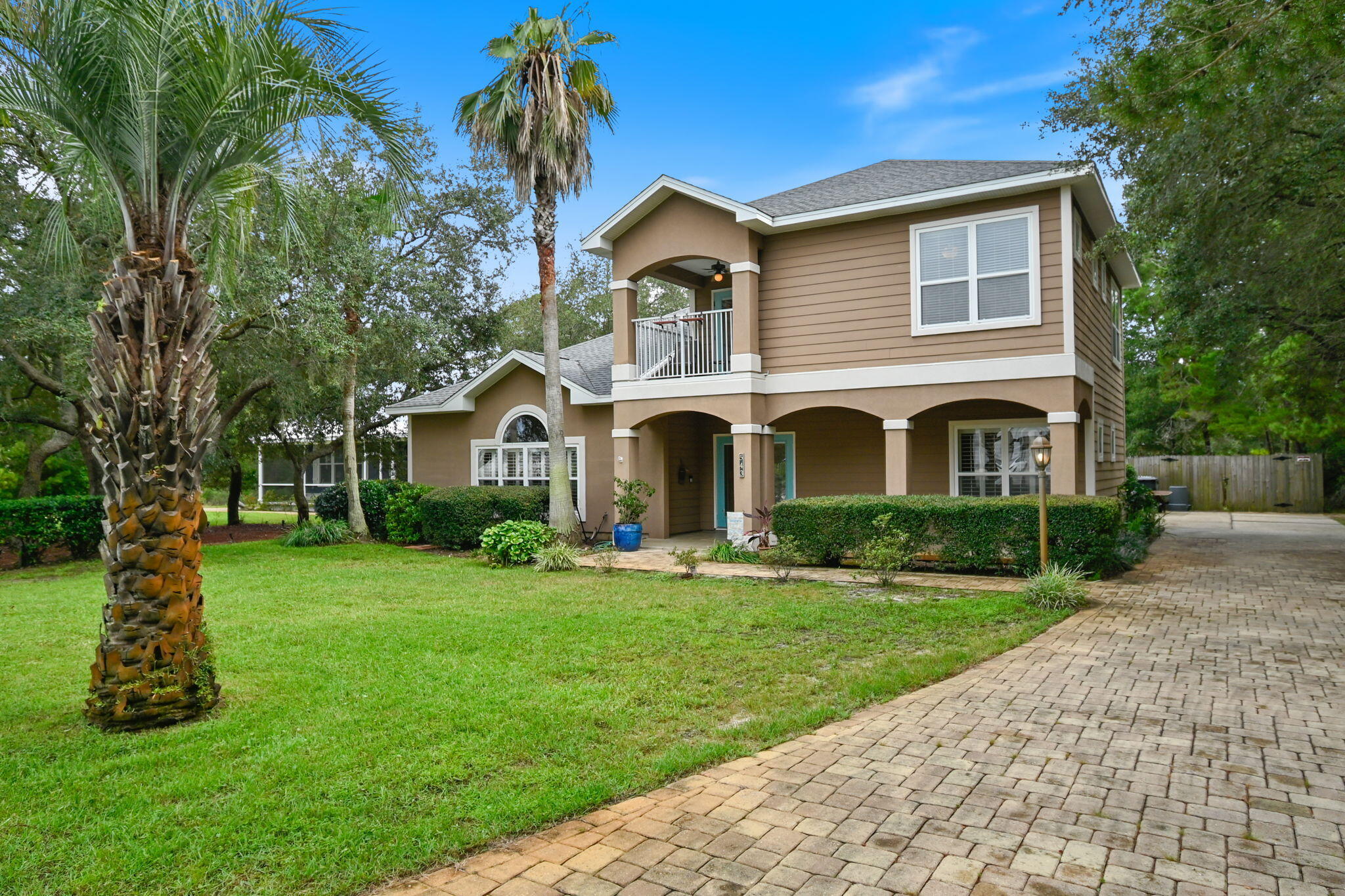 PELICAN BAY - Residential